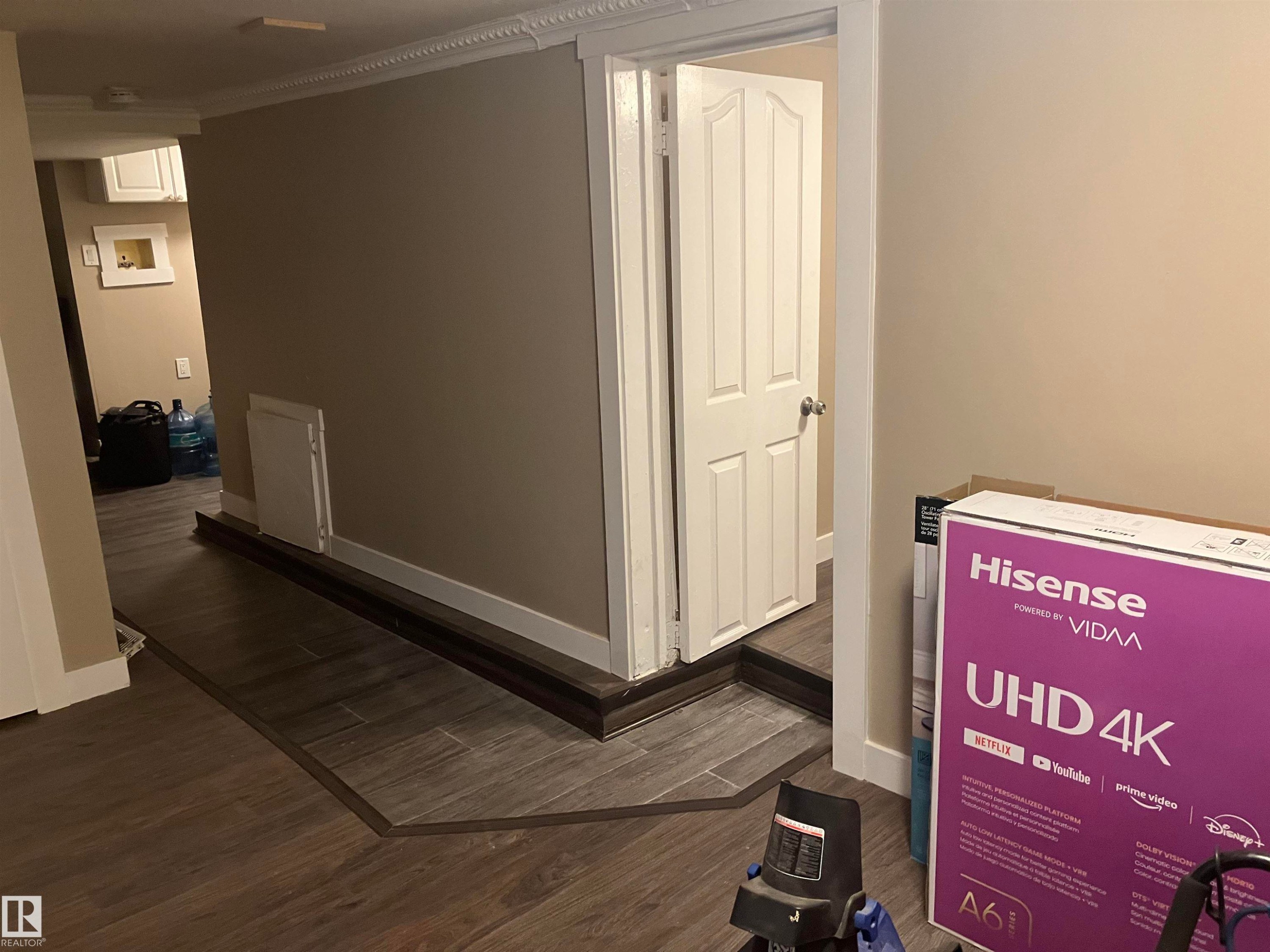 11724 88 Street Nw, Edmonton, AB - Indoor Photo Showing Other Room