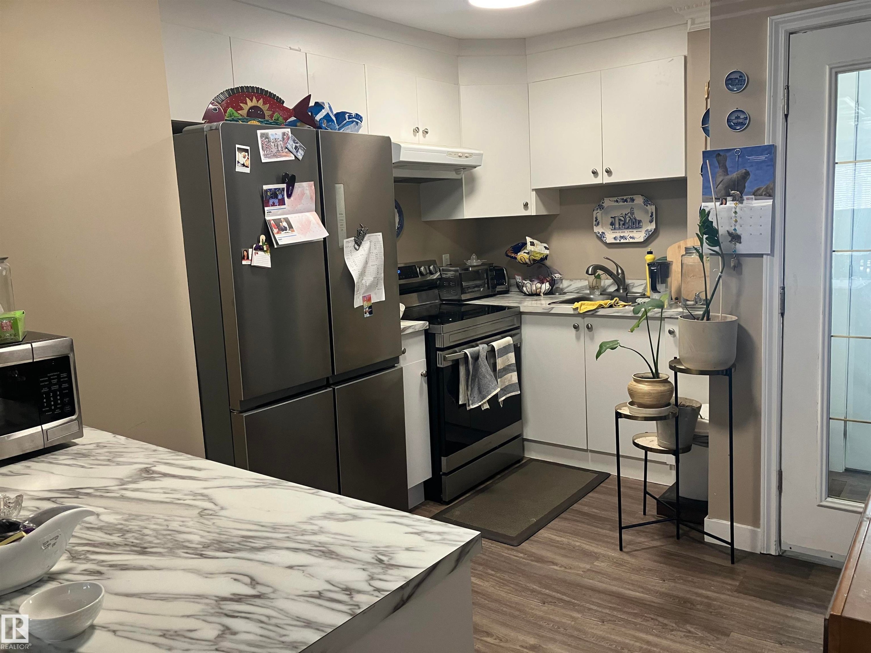 11724 88 Street Nw, Edmonton, AB - Indoor Photo Showing Kitchen