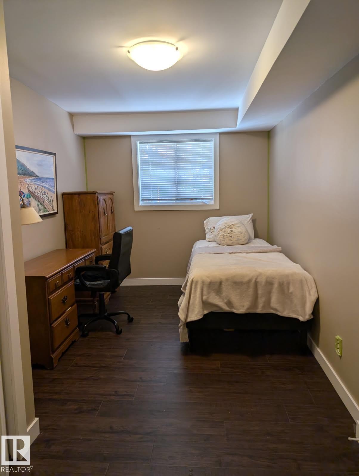 11724 88 Street Nw, Edmonton, AB - Indoor Photo Showing Bedroom