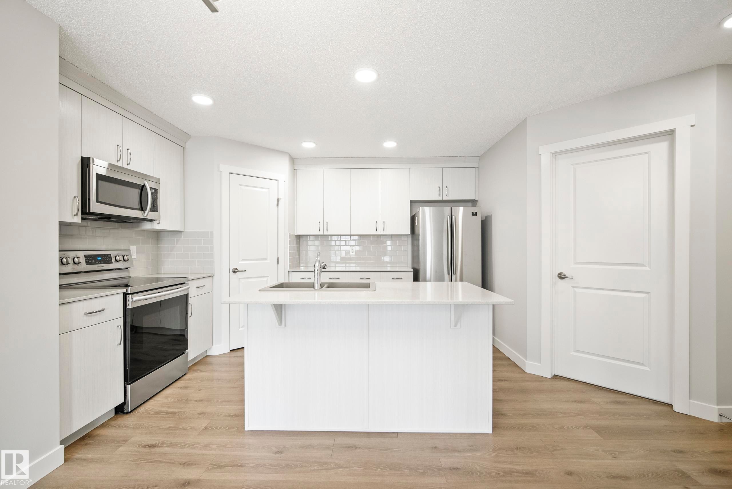 #90 50 Mclaughlin Dr, Spruce Grove, AB - Indoor Photo Showing Kitchen With Stainless Steel Kitchen