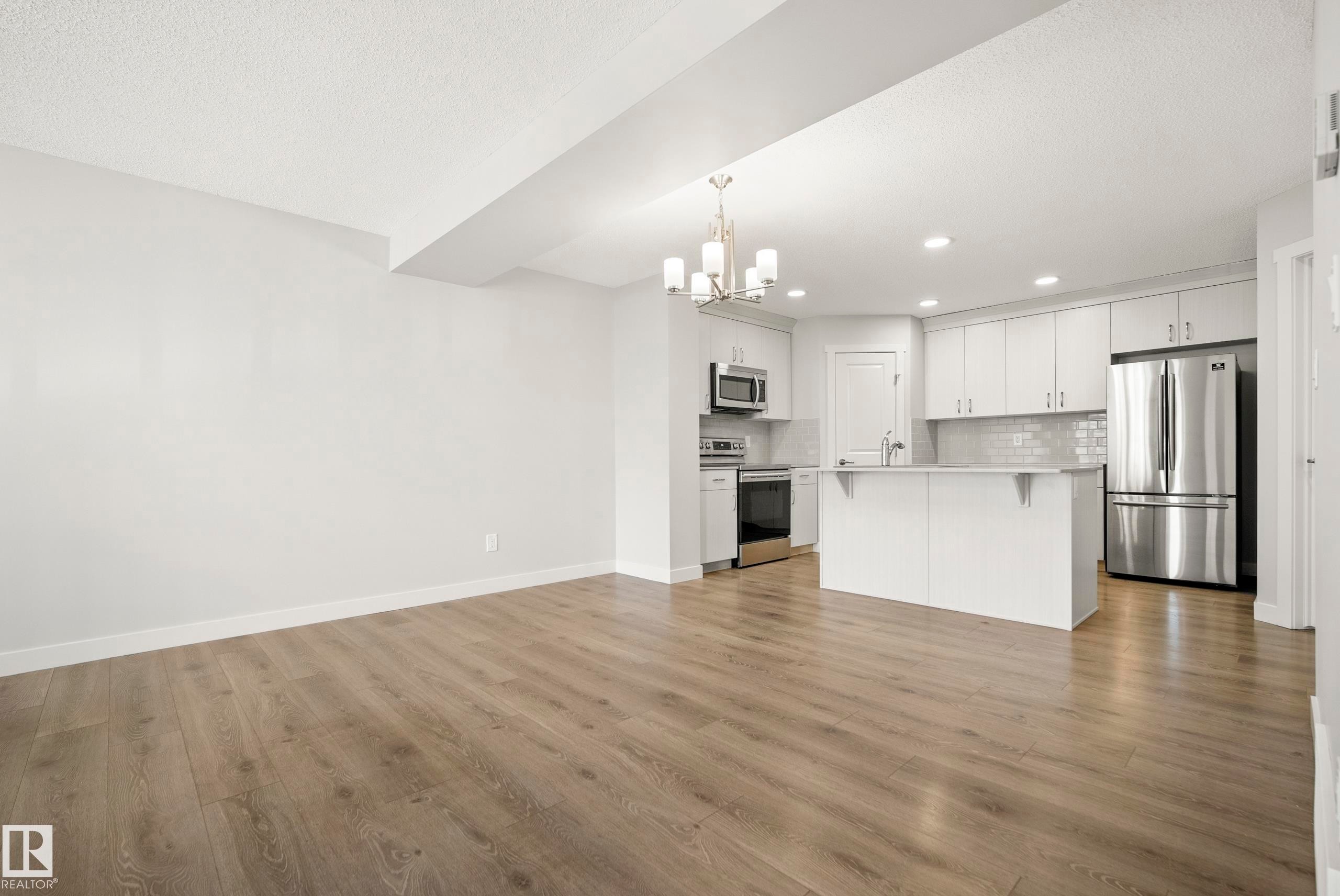 #90 50 Mclaughlin Dr, Spruce Grove, AB - Indoor Photo Showing Kitchen With Stainless Steel Kitchen
