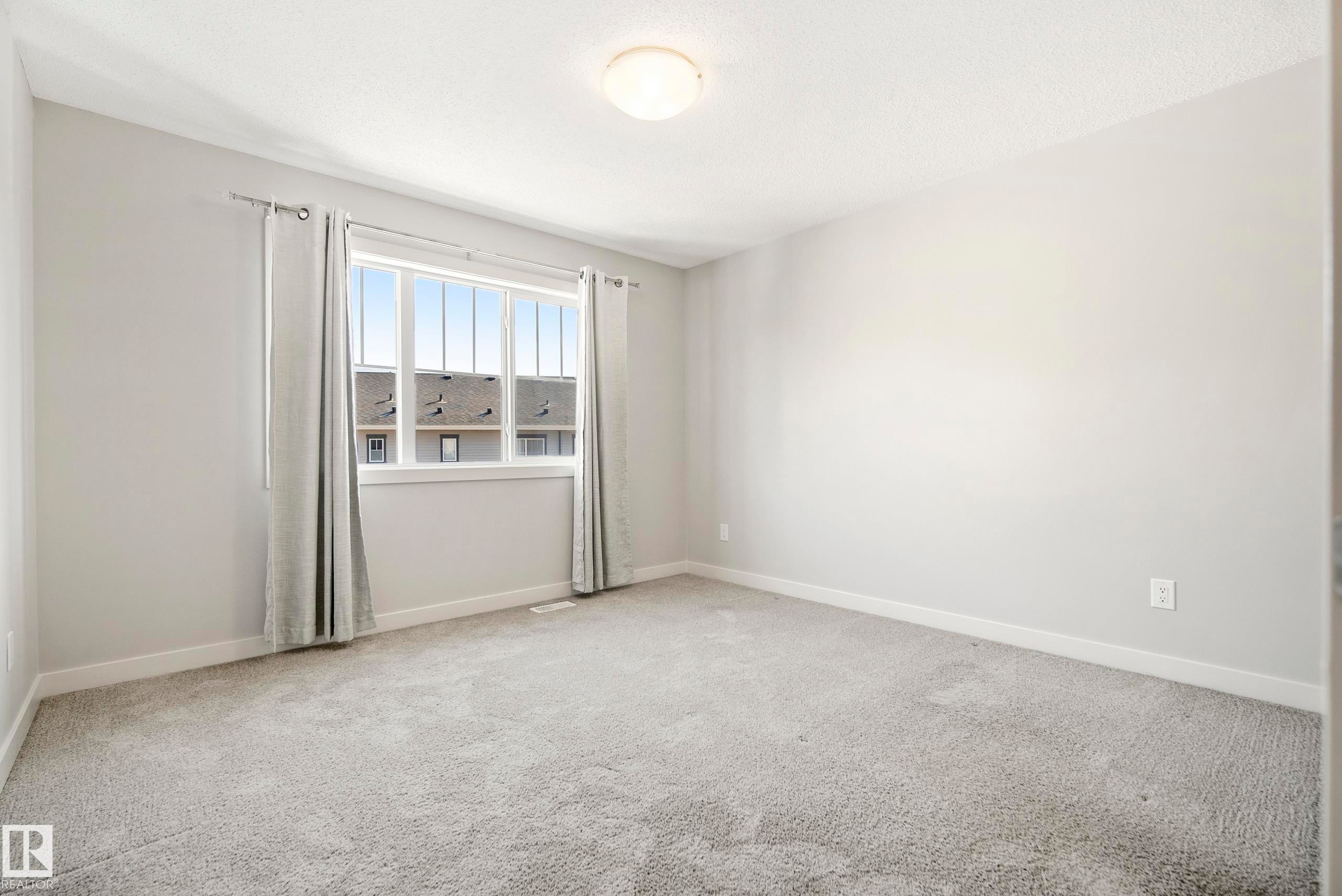 #90 50 Mclaughlin Dr, Spruce Grove, AB - Indoor Photo Showing Other Room