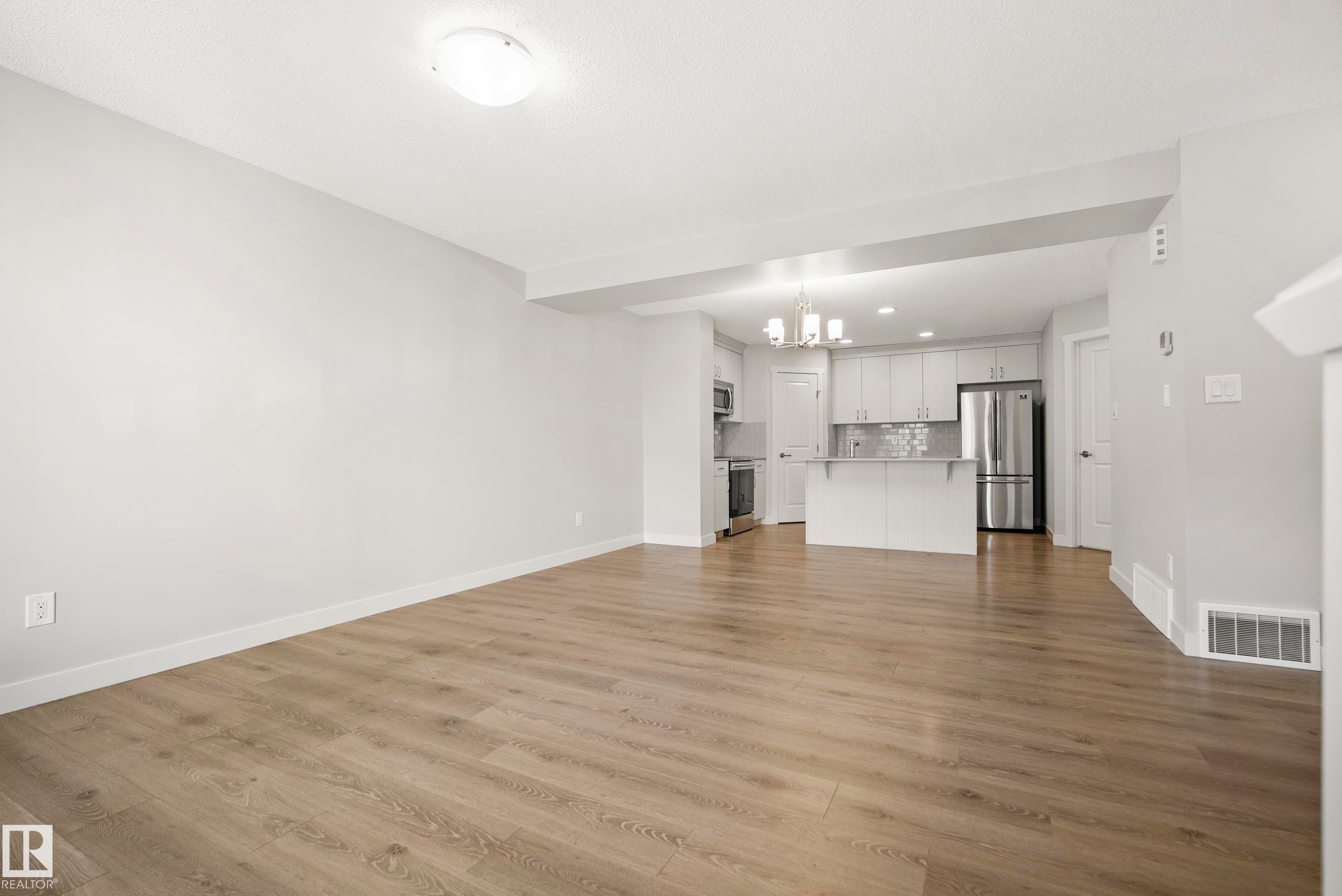 #90 50 Mclaughlin Dr, Spruce Grove, AB - Indoor