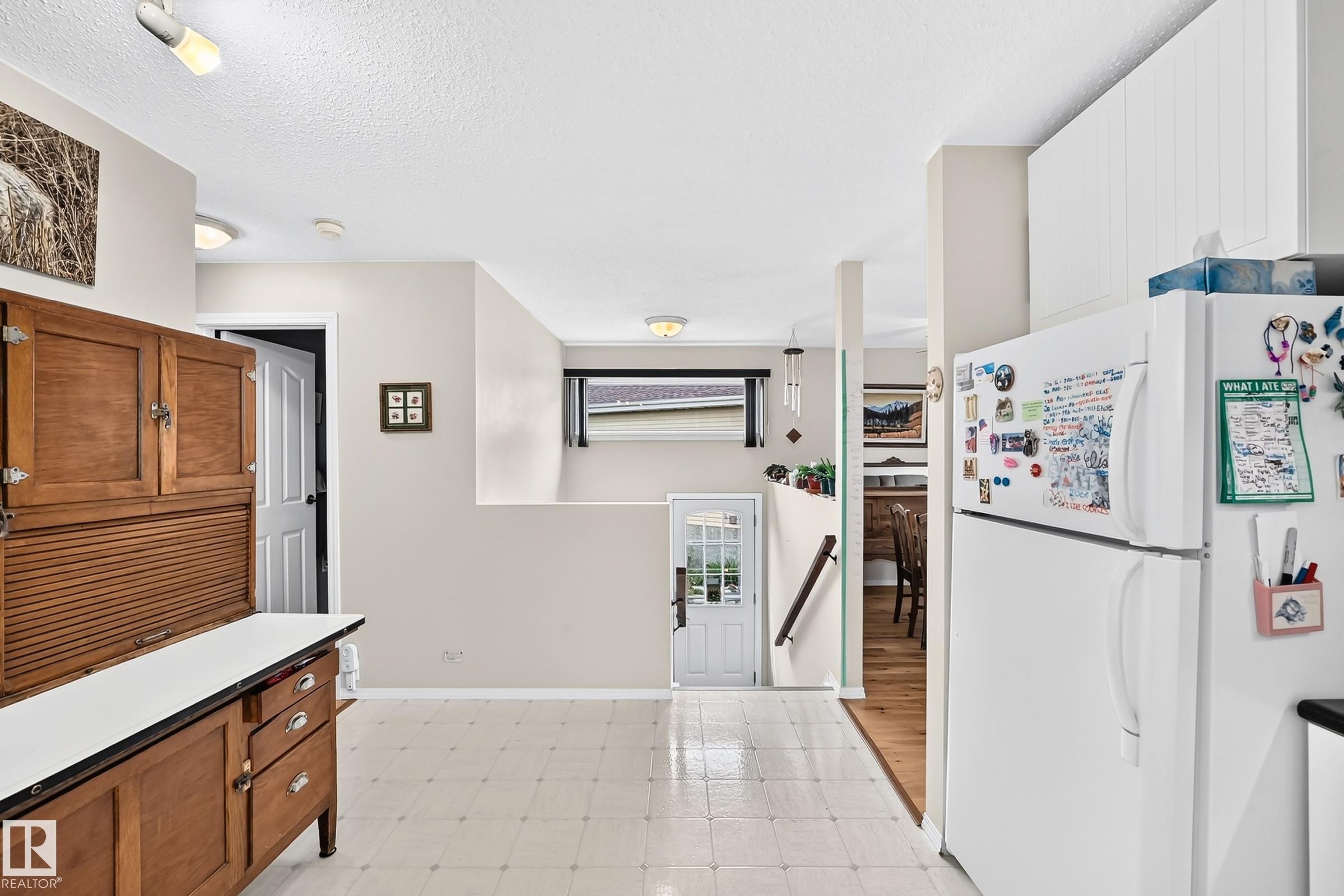 371 Kirkpatrick Crescent Nw, Edmonton, AB - Indoor Photo Showing Other Room
