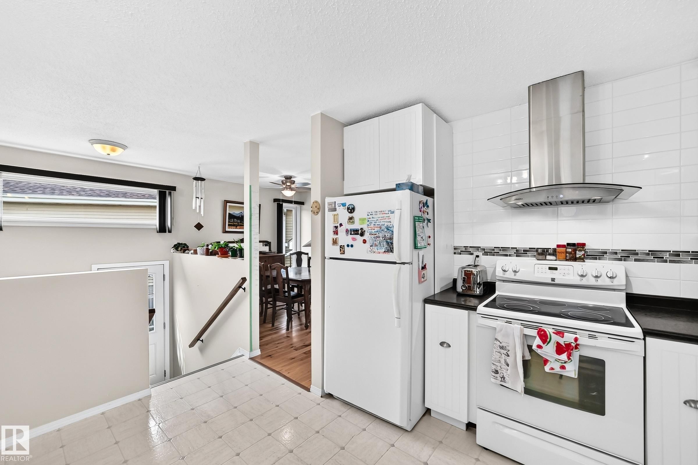 371 Kirkpatrick Crescent Nw, Edmonton, AB - Indoor Photo Showing Other Room
