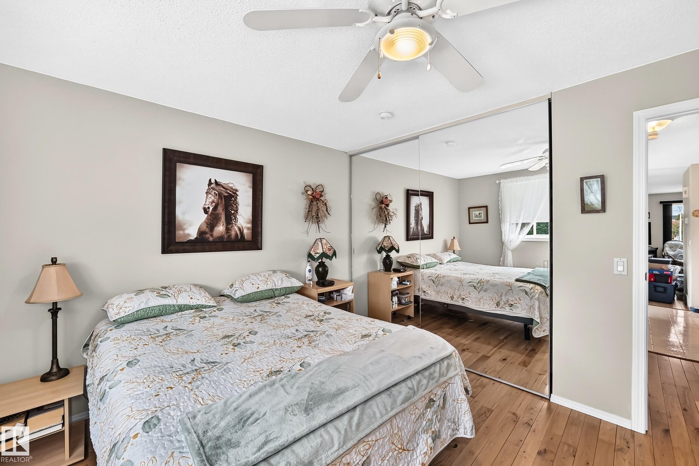 371 Kirkpatrick Crescent Nw, Edmonton, AB - Indoor Photo Showing Bedroom