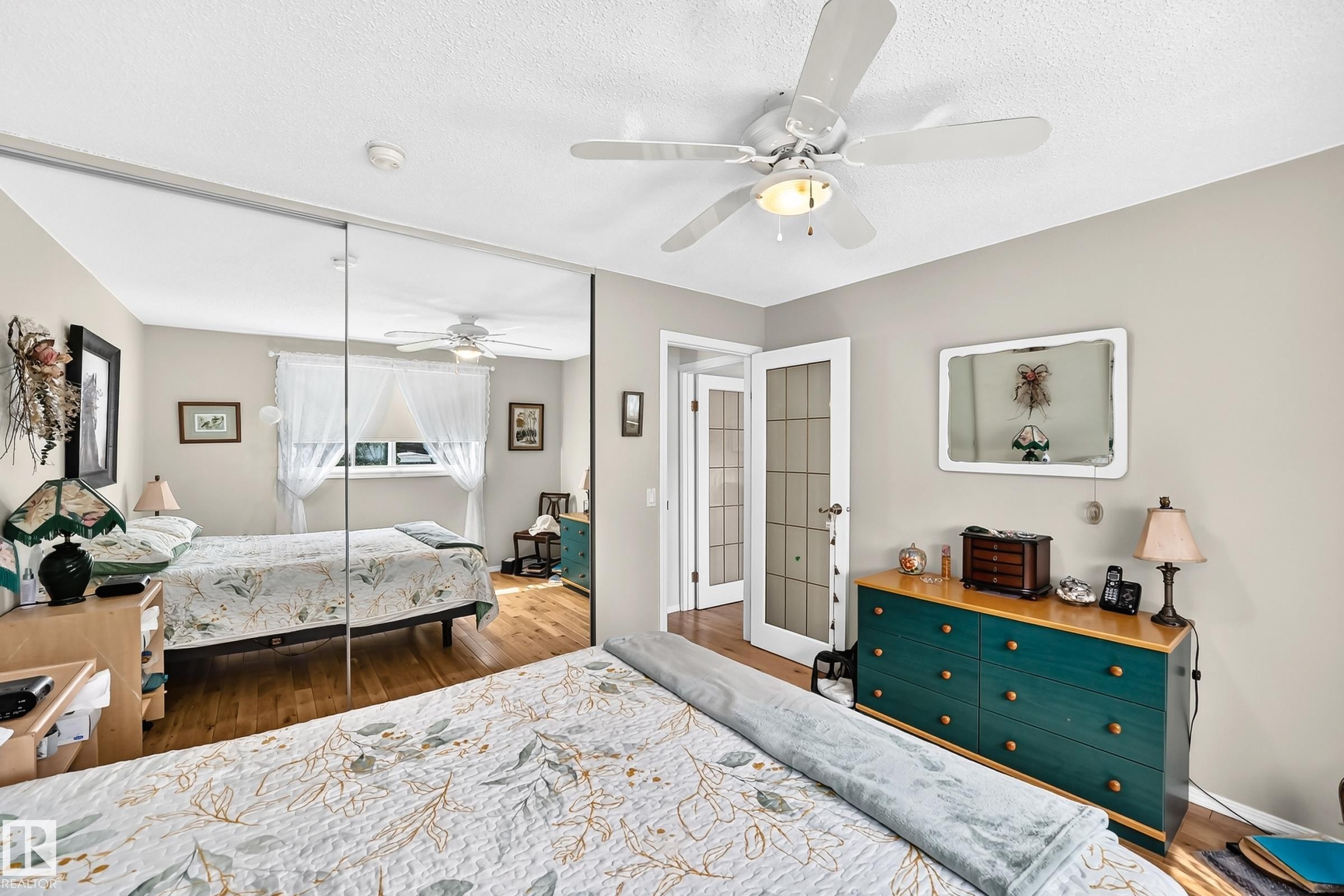 371 Kirkpatrick Crescent Nw, Edmonton, AB - Indoor Photo Showing Bedroom