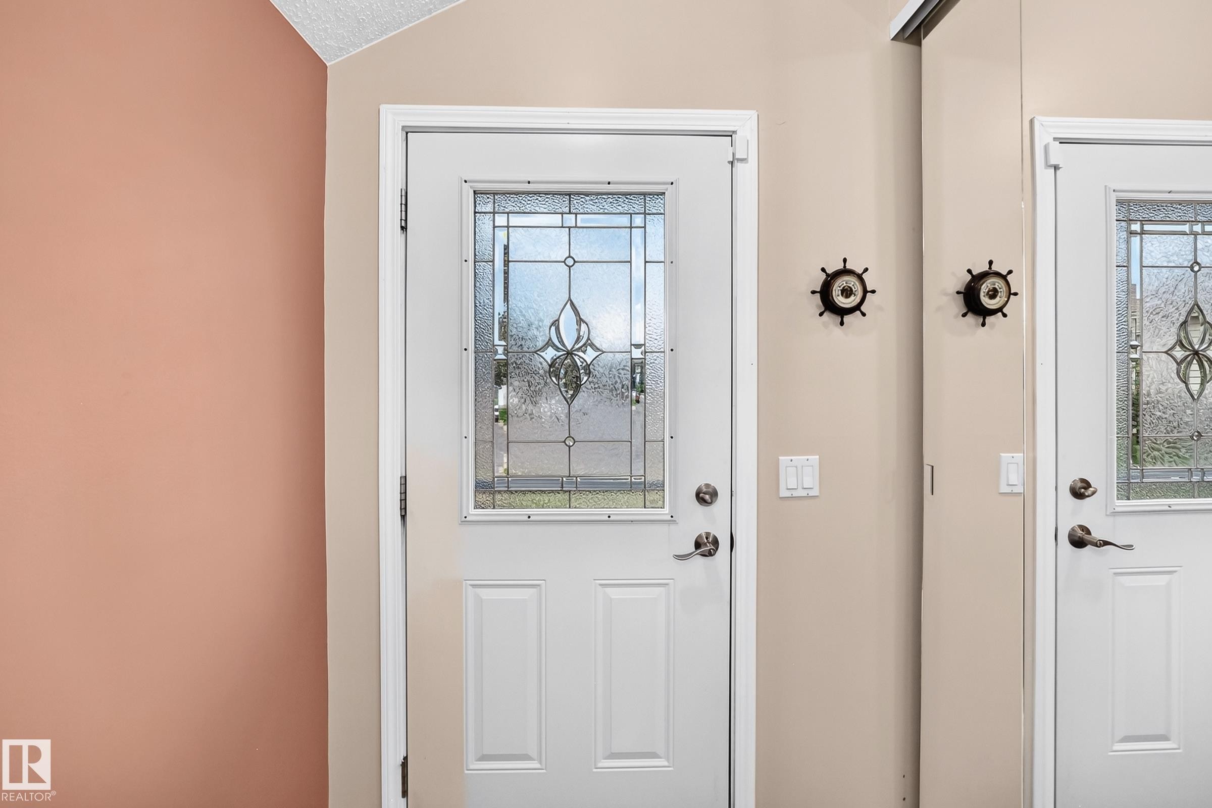 371 Kirkpatrick Crescent Nw, Edmonton, AB - Indoor Photo Showing Other Room