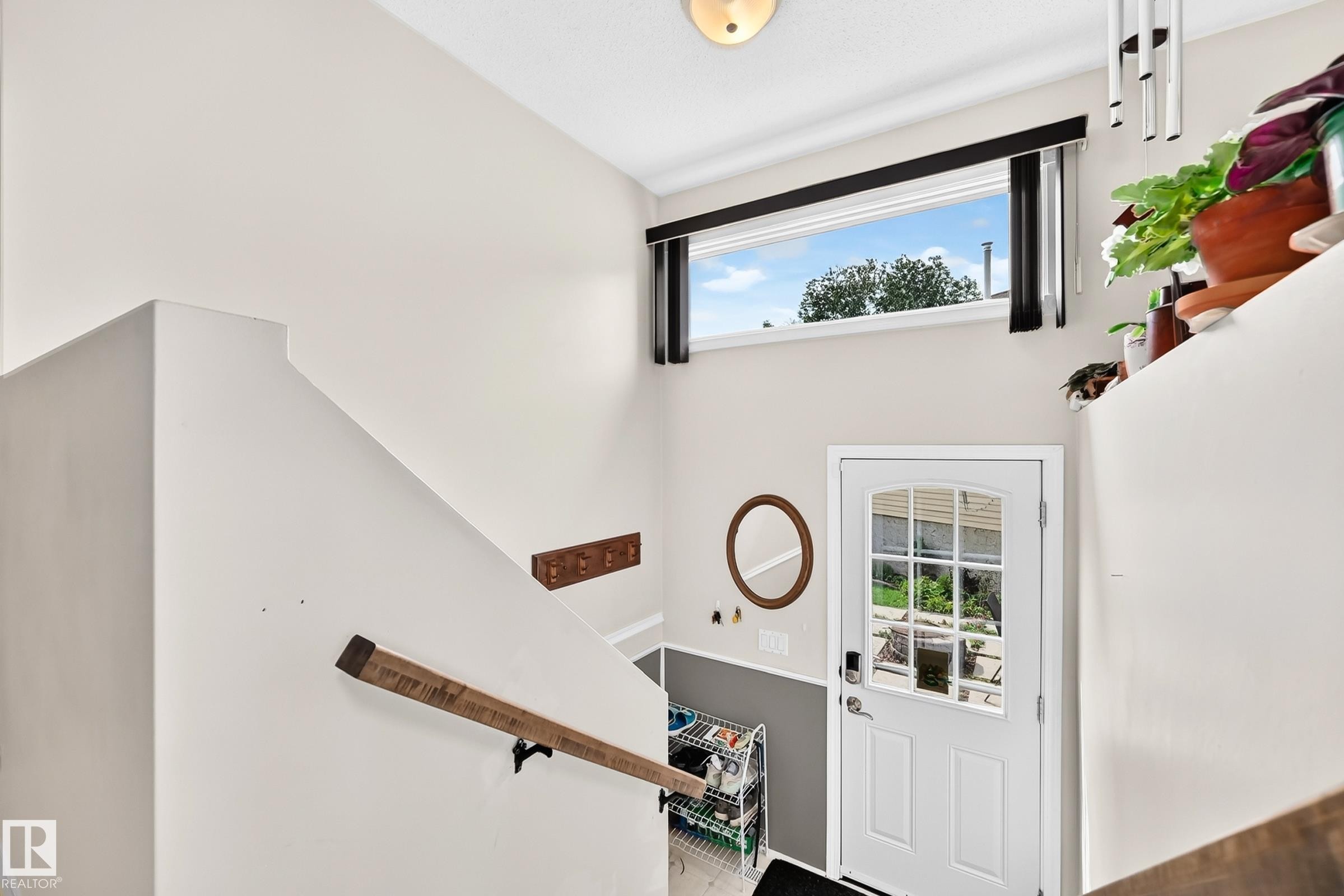 371 Kirkpatrick Crescent Nw, Edmonton, AB - Indoor Photo Showing Other Room