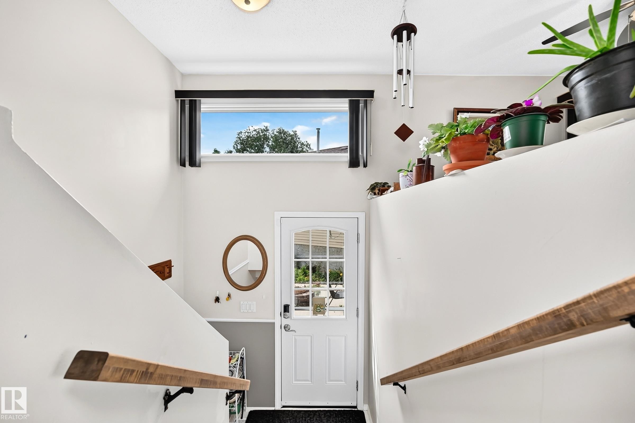 371 Kirkpatrick Crescent Nw, Edmonton, AB - Indoor Photo Showing Other Room