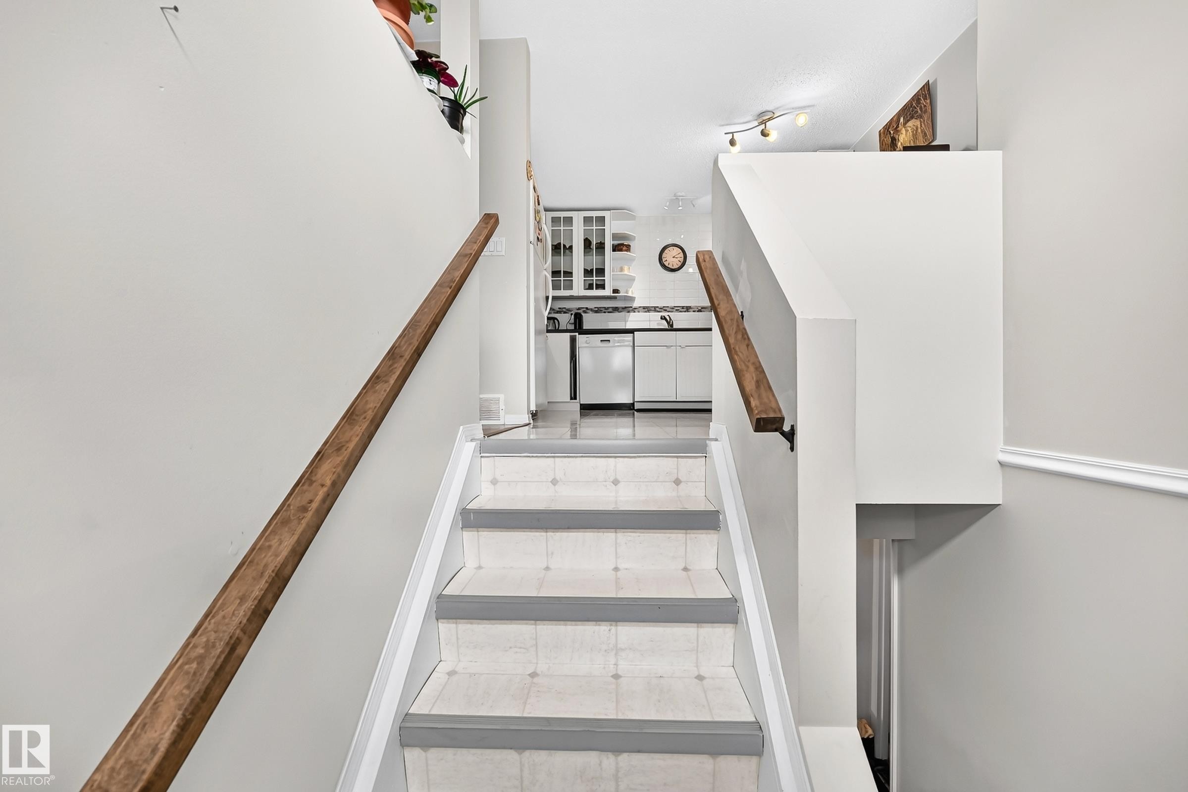 371 Kirkpatrick Crescent Nw, Edmonton, AB - Indoor Photo Showing Other Room