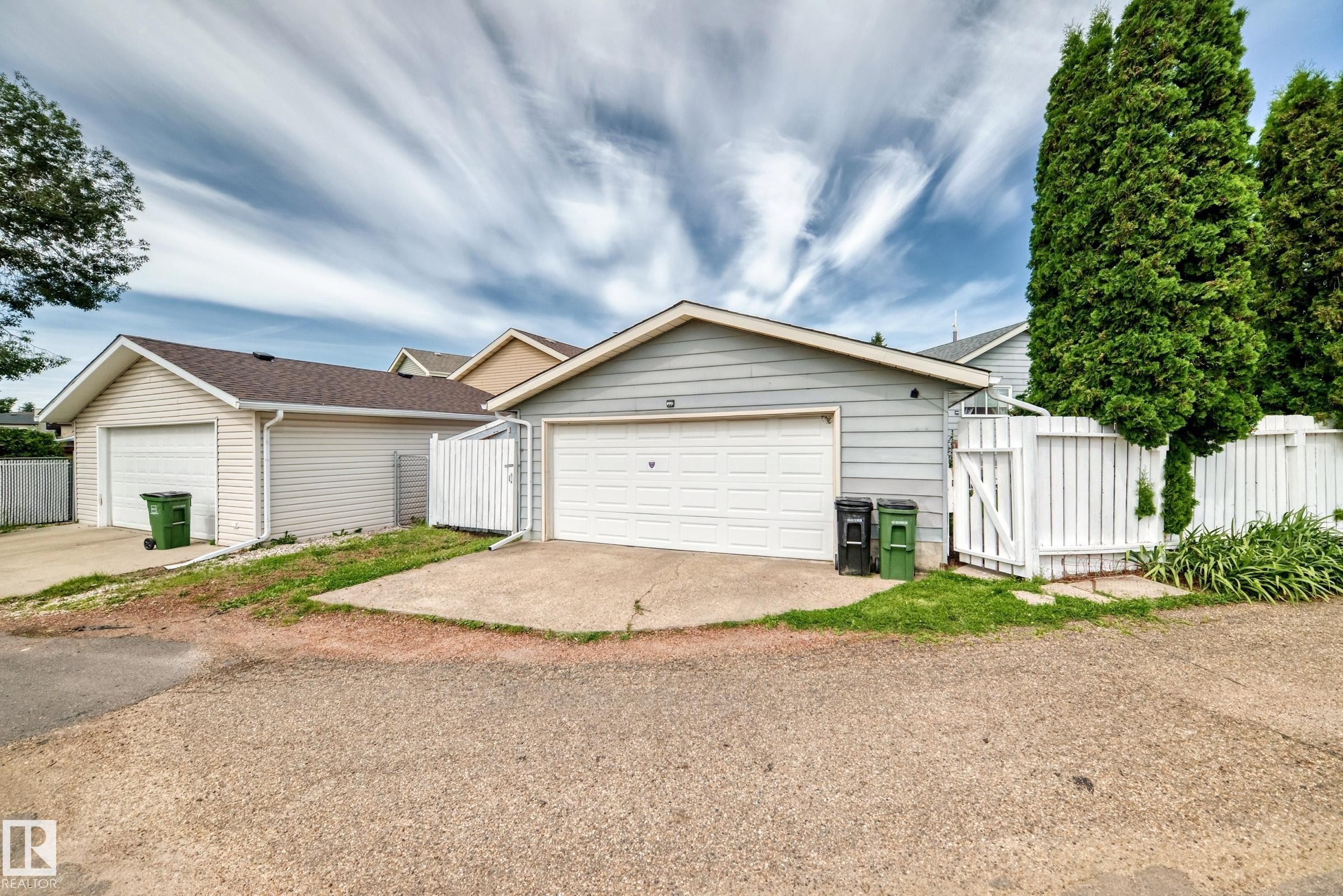 371 Kirkpatrick Crescent Nw, Edmonton, AB - Outdoor