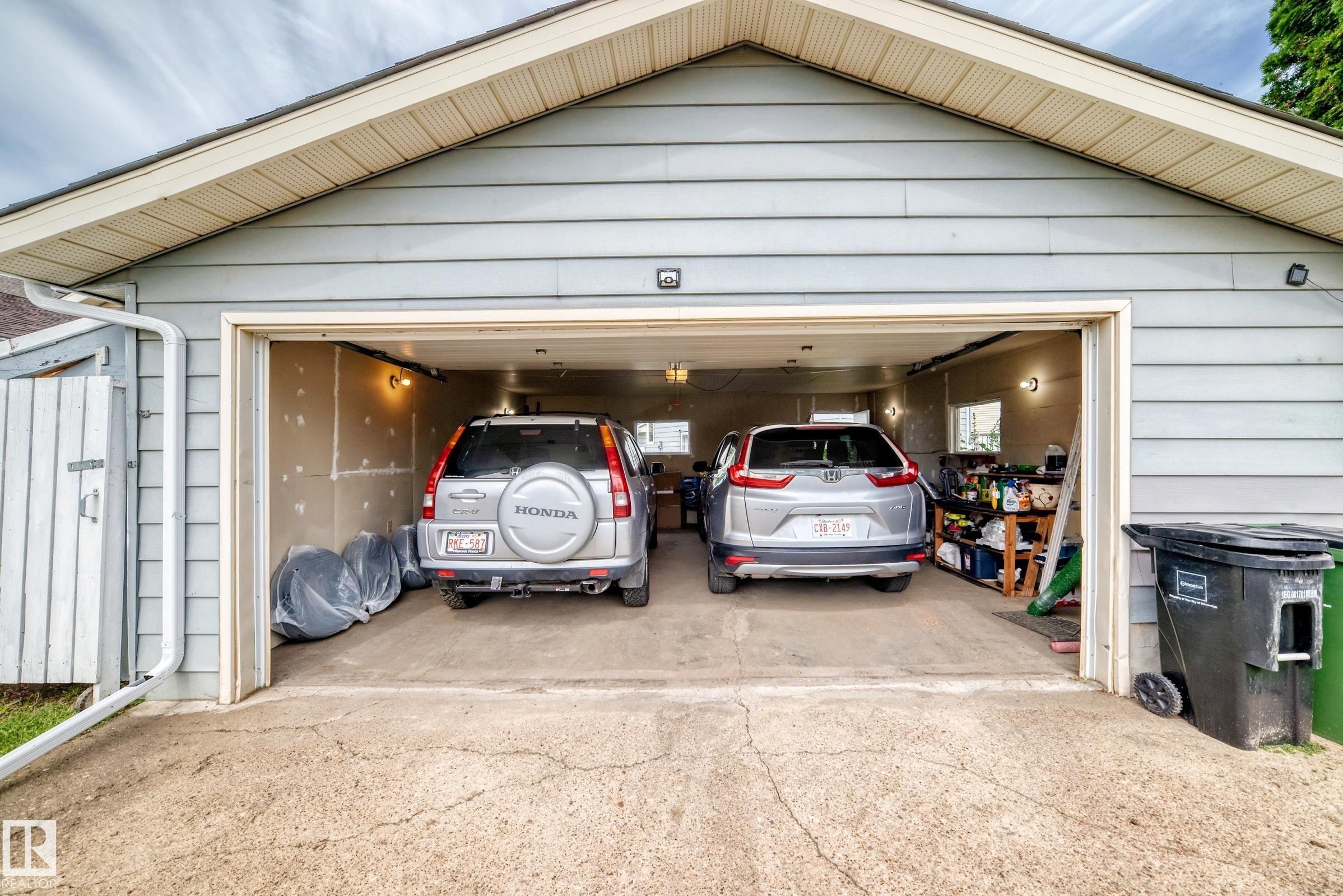 371 Kirkpatrick Crescent Nw, Edmonton, AB - Outdoor With Exterior