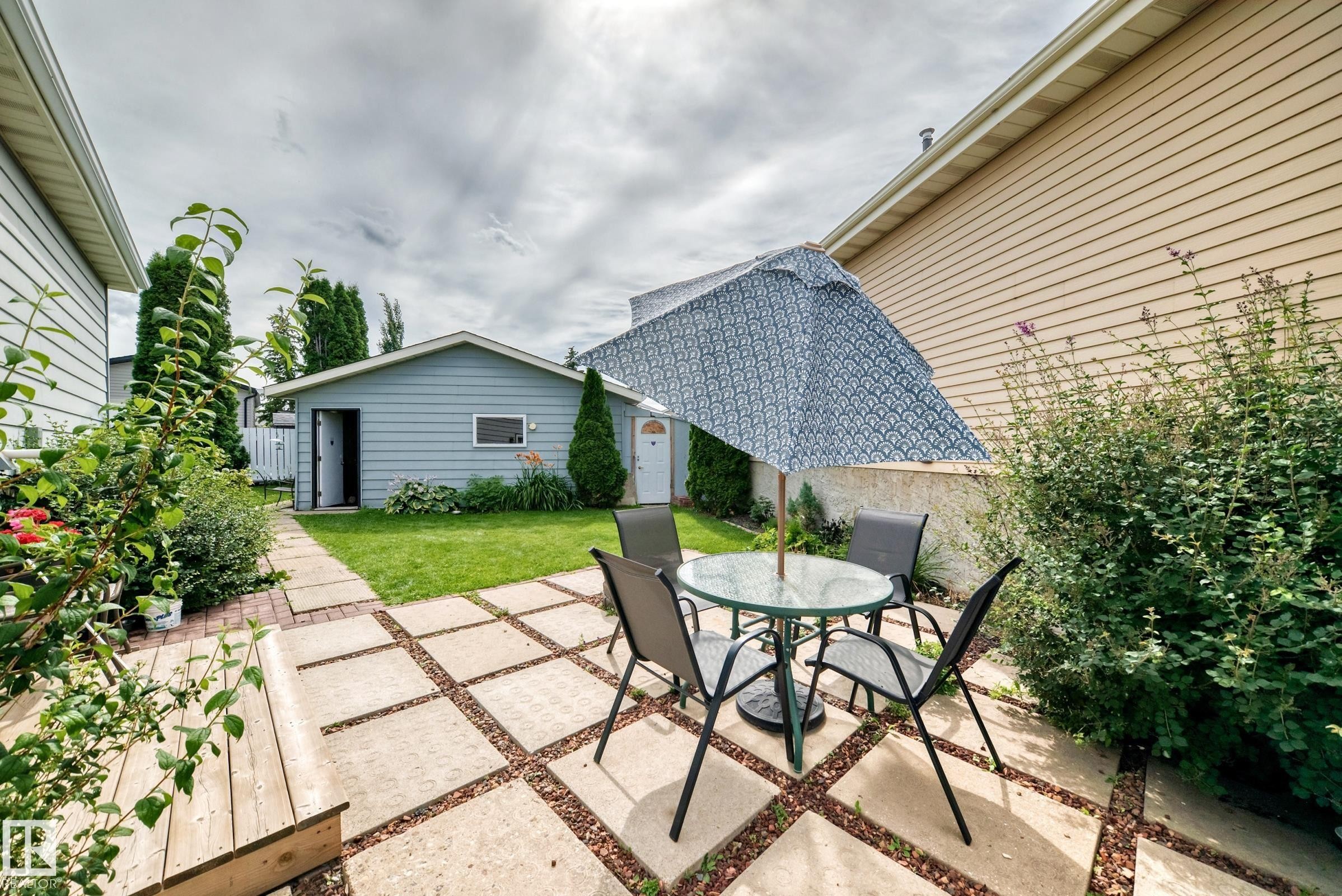 371 Kirkpatrick Crescent Nw, Edmonton, AB - Outdoor