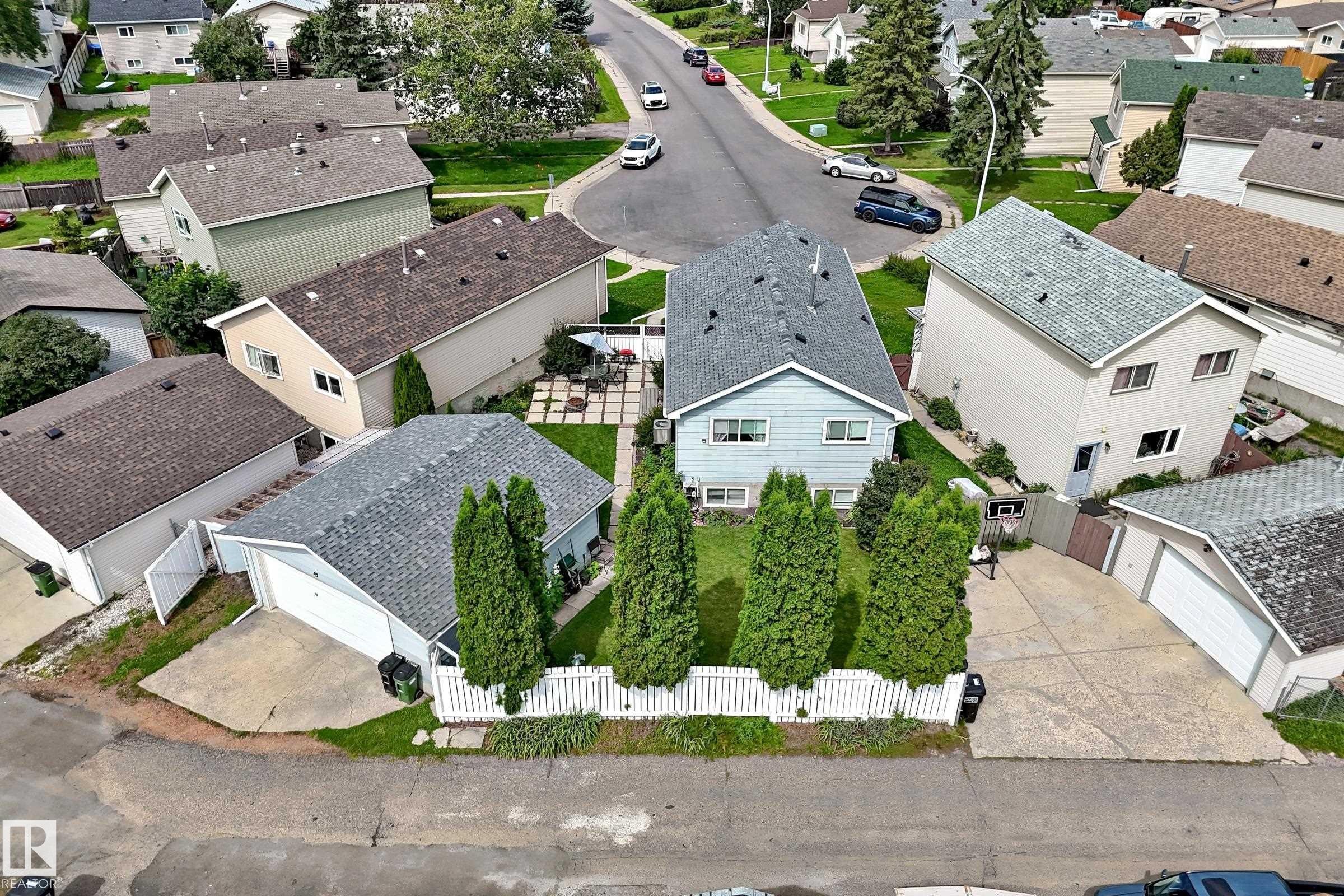 371 Kirkpatrick Crescent Nw, Edmonton, AB - Outdoor