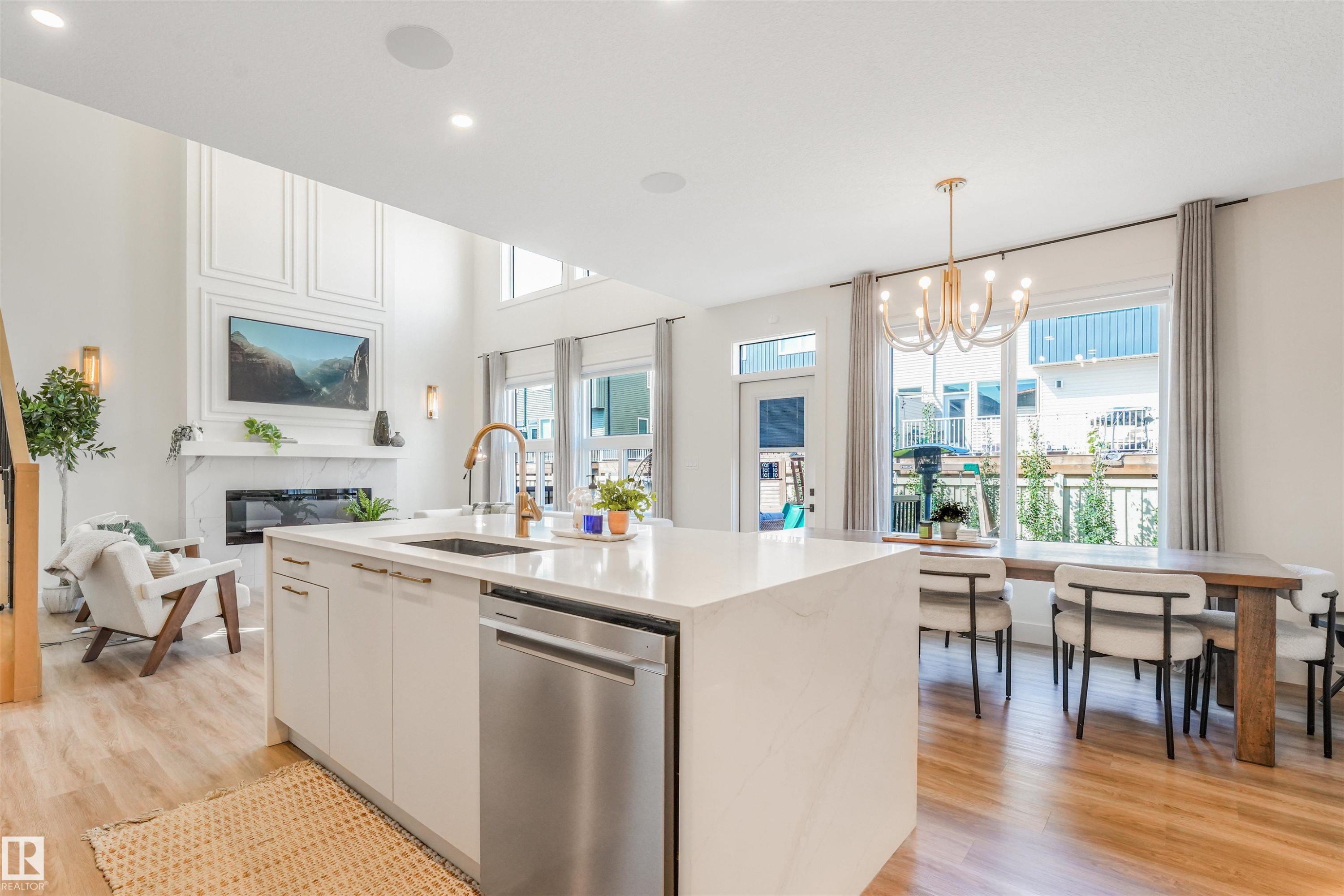 108 Edgefield Way, St. Albert, AB - Indoor Photo Showing Kitchen With Upgraded Kitchen