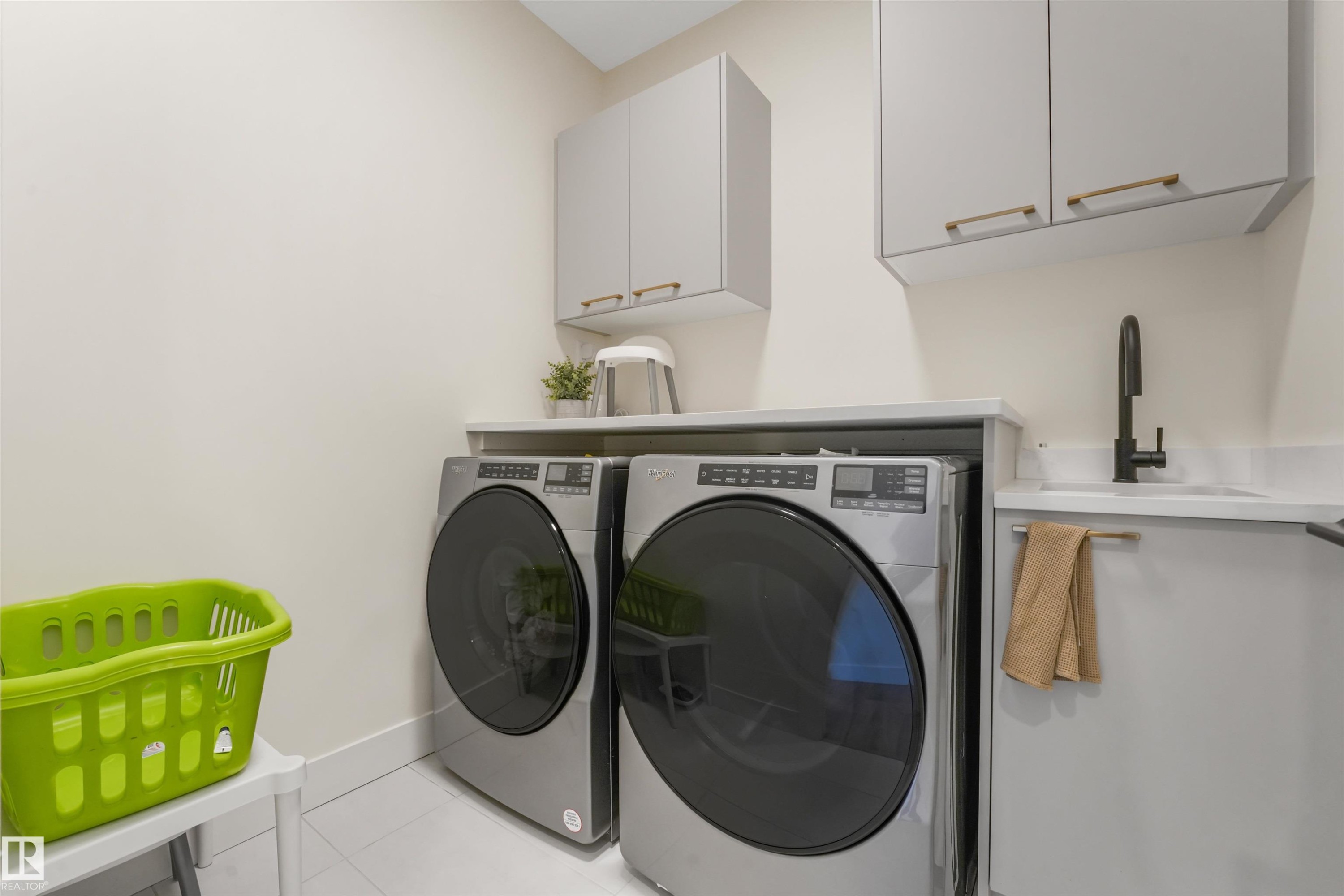 108 Edgefield Way, St. Albert, AB - Indoor Photo Showing Laundry Room