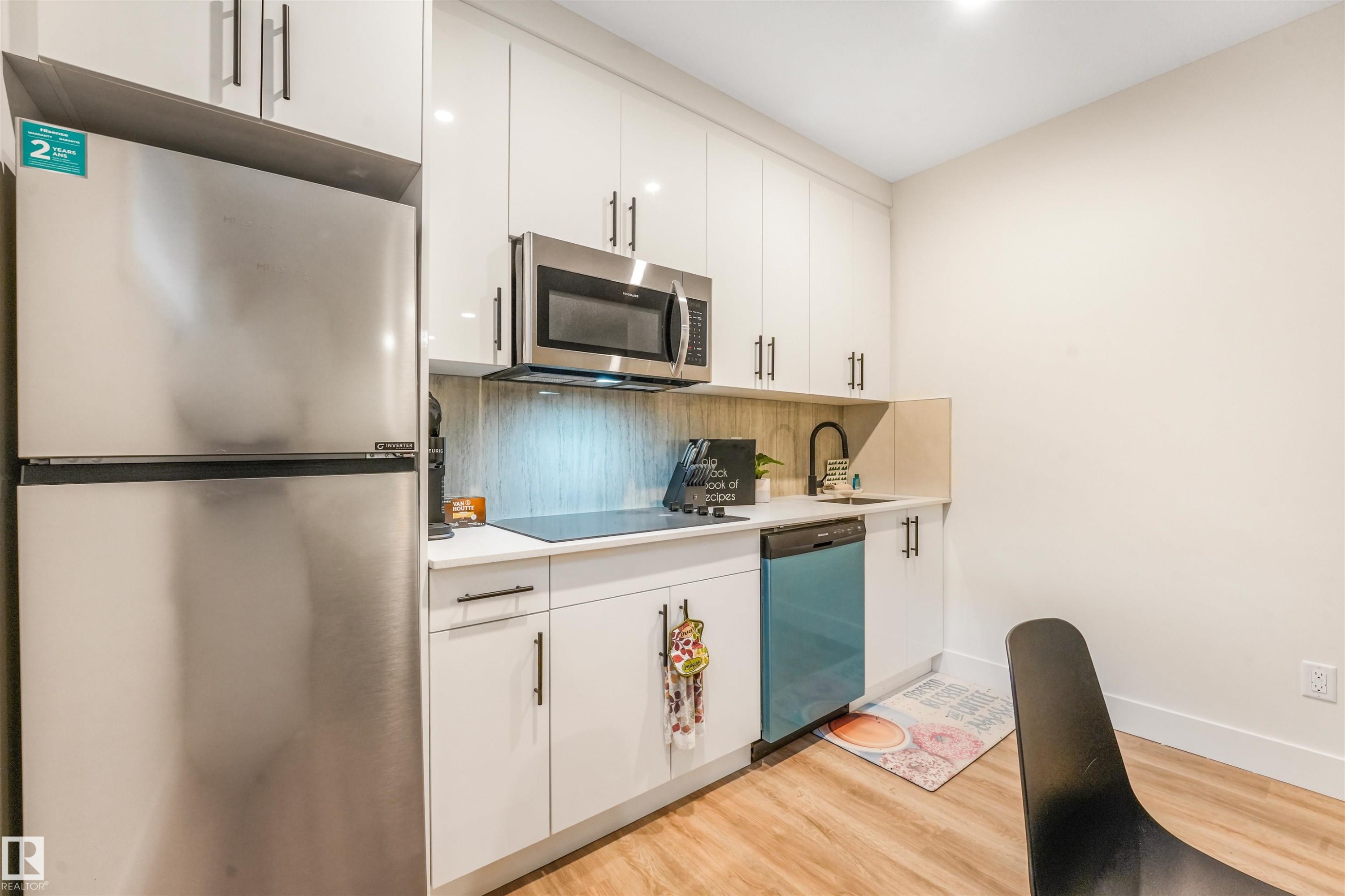 108 Edgefield Way, St. Albert, AB - Indoor Photo Showing Kitchen
