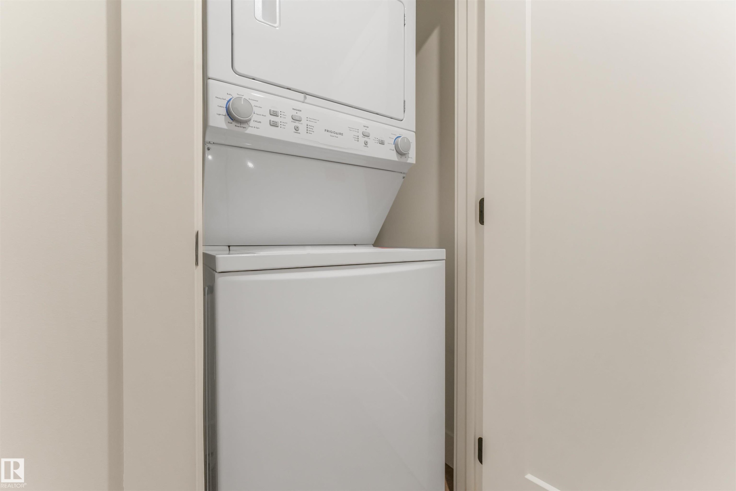 108 Edgefield Way, St. Albert, AB - Indoor Photo Showing Laundry Room