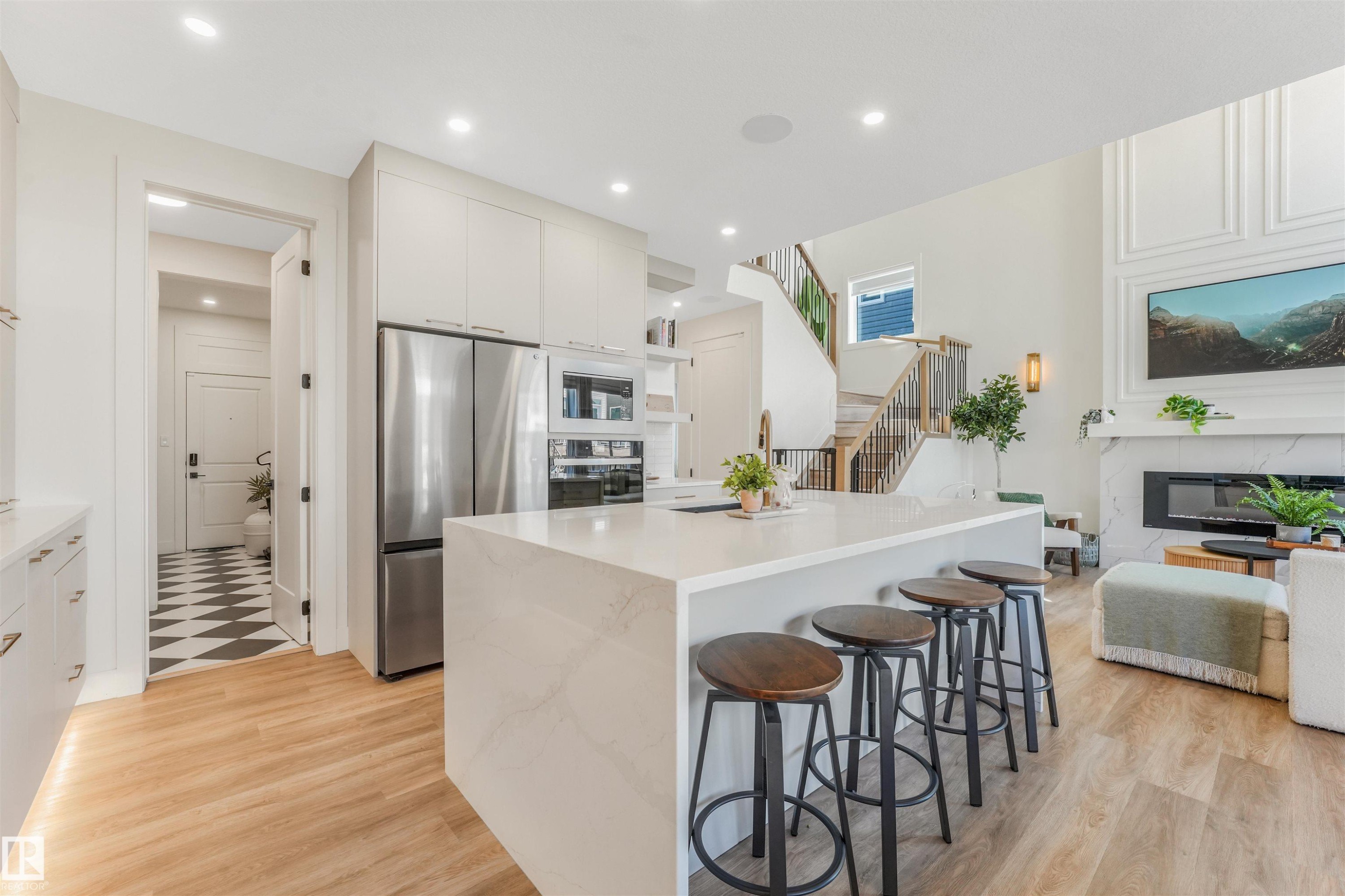 108 Edgefield Way, St. Albert, AB - Indoor Photo Showing Kitchen With Stainless Steel Kitchen With Upgraded Kitchen