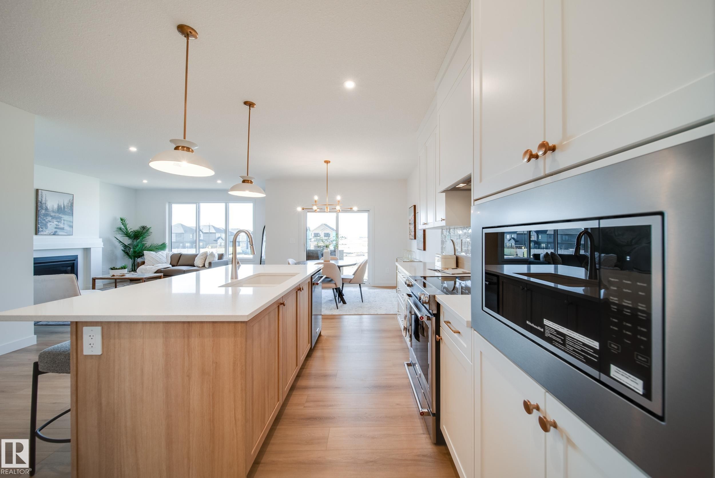 54 Clichy Close, St. Albert, AB - Indoor Photo Showing Kitchen With Upgraded Kitchen