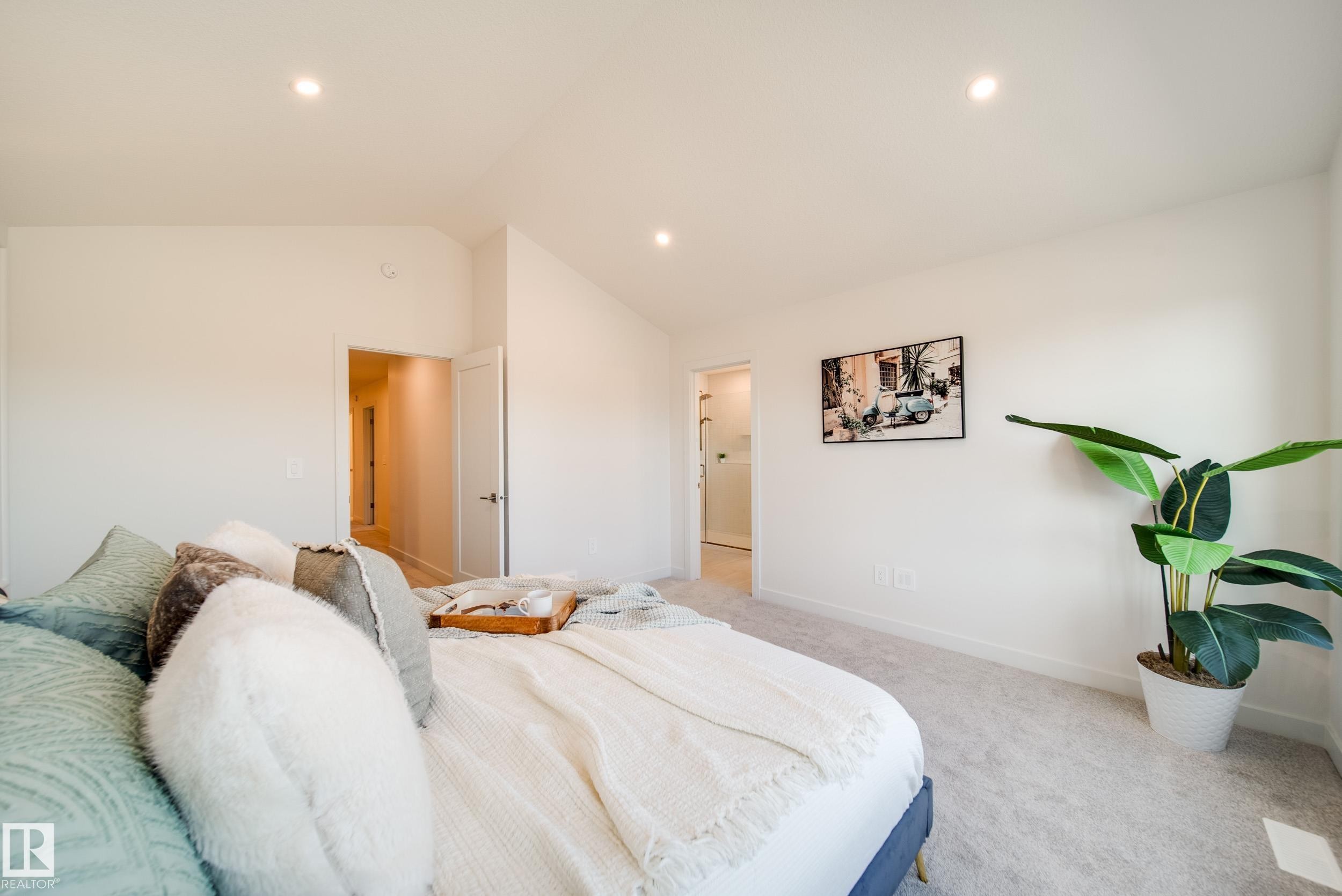 54 Clichy Close, St. Albert, AB - Indoor Photo Showing Bedroom