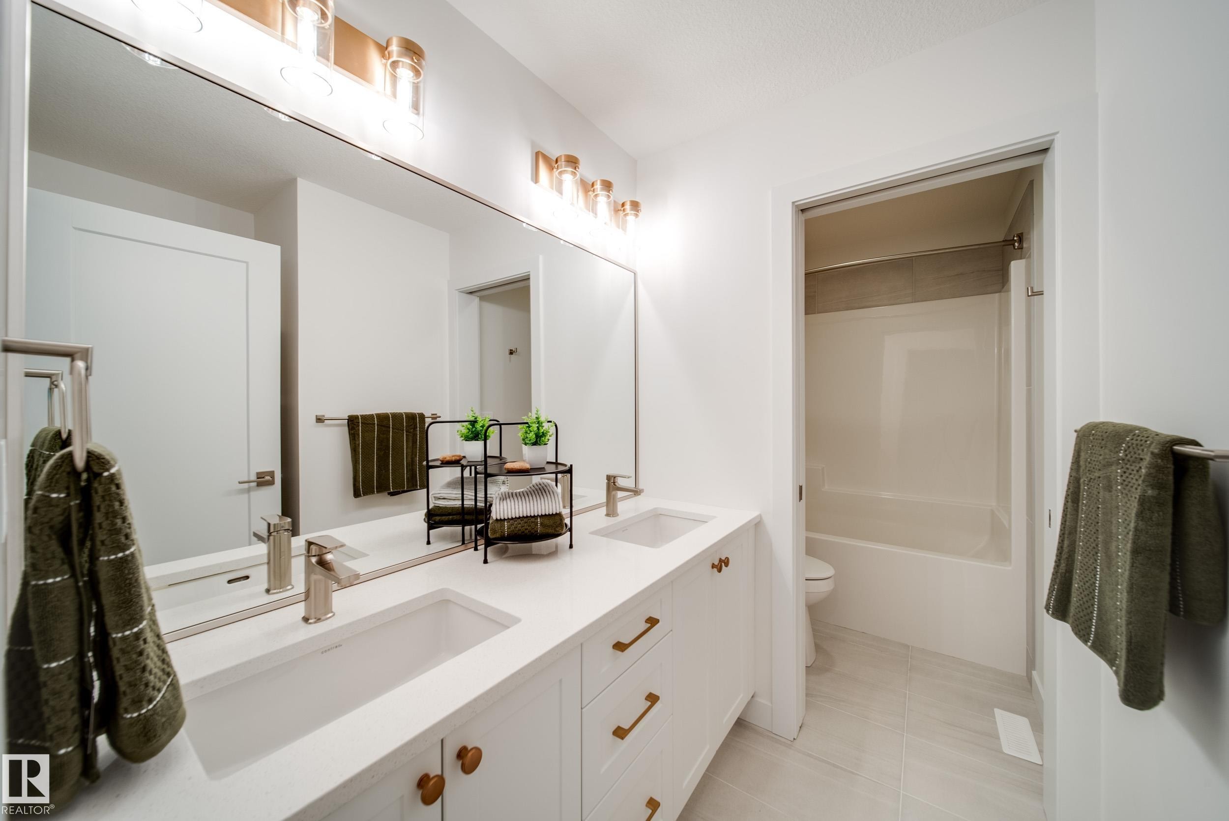 54 Clichy Close, St. Albert, AB - Indoor Photo Showing Bathroom