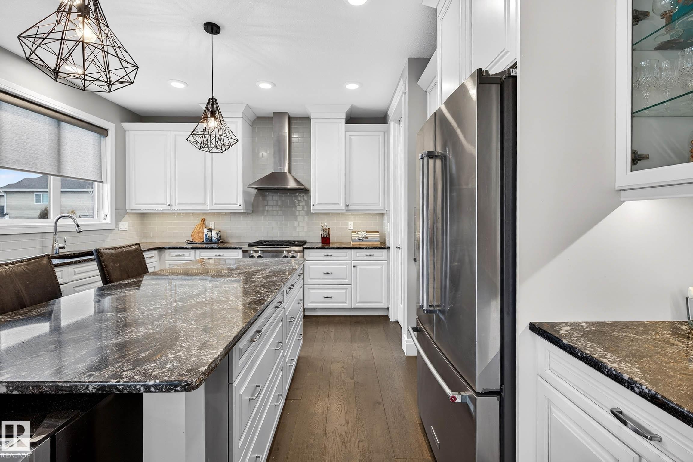 9036 24 Avenue Sw, Edmonton, AB - Indoor Photo Showing Kitchen With Upgraded Kitchen