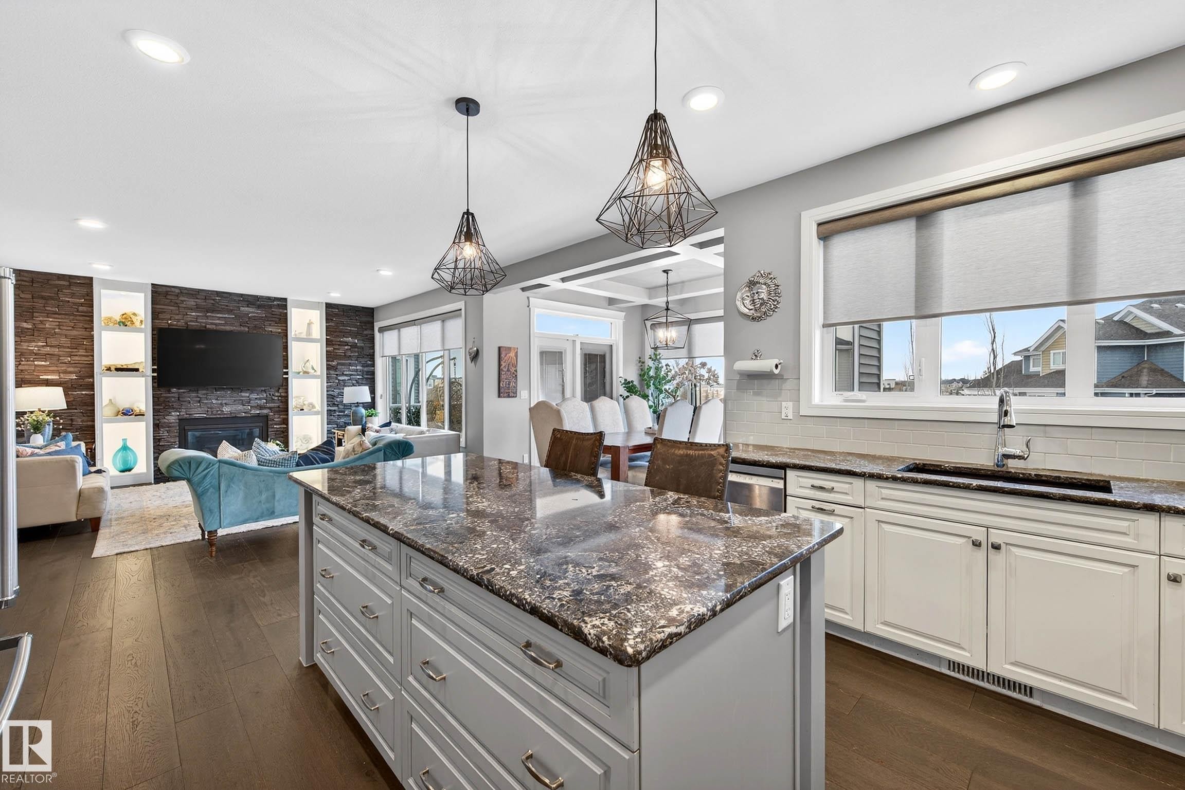 9036 24 Avenue Sw, Edmonton, AB - Indoor Photo Showing Kitchen With Upgraded Kitchen