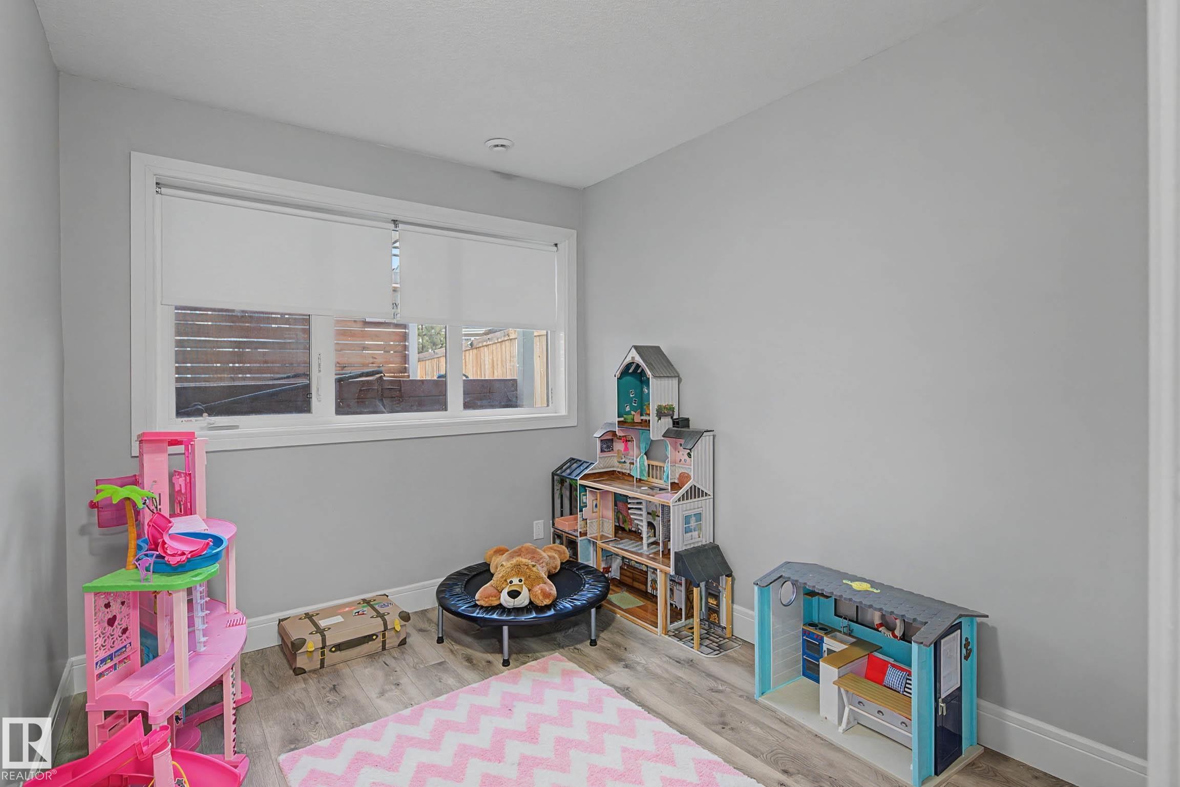 9036 24 Avenue Sw, Edmonton, AB - Indoor