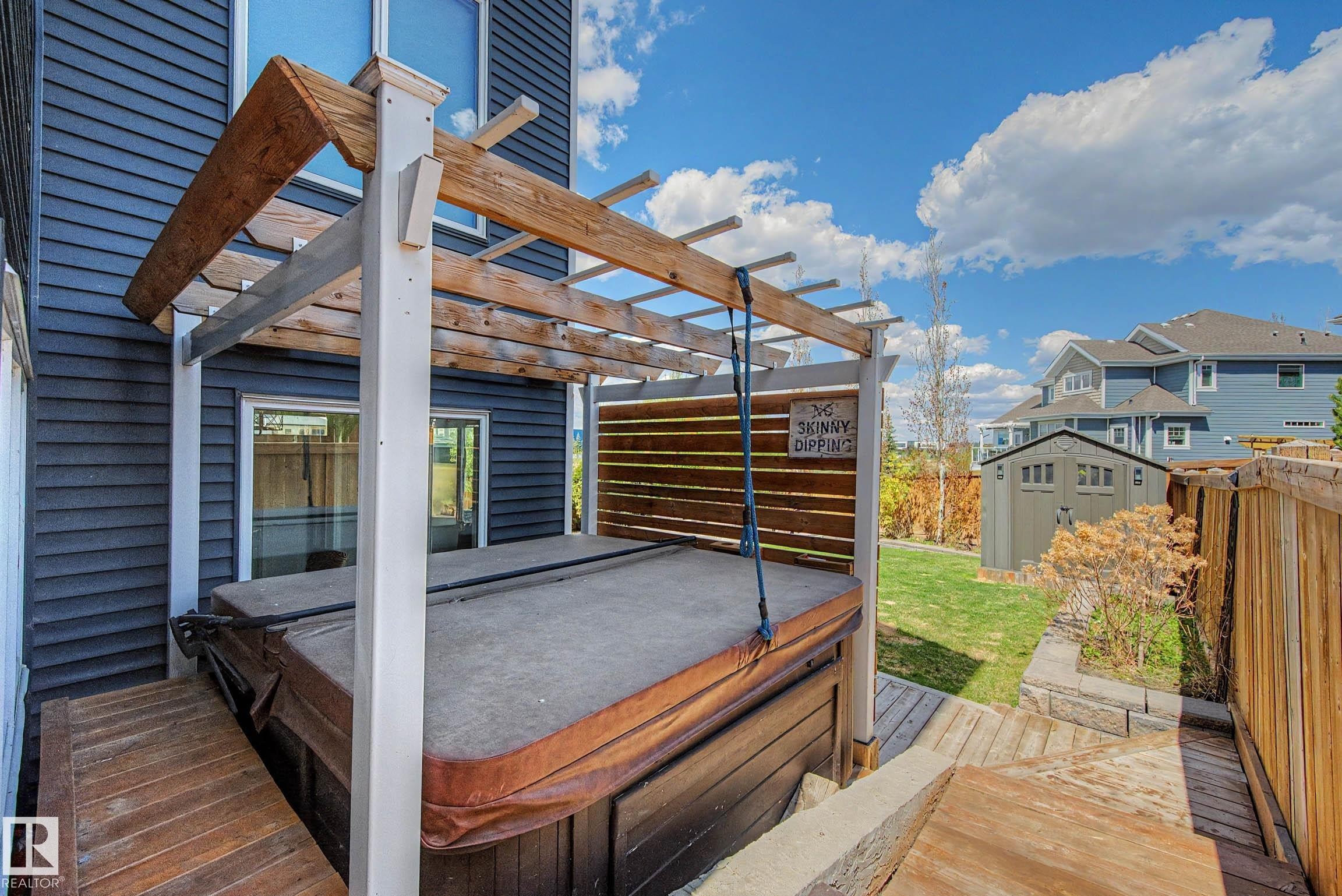 9036 24 Avenue Sw, Edmonton, AB - Outdoor