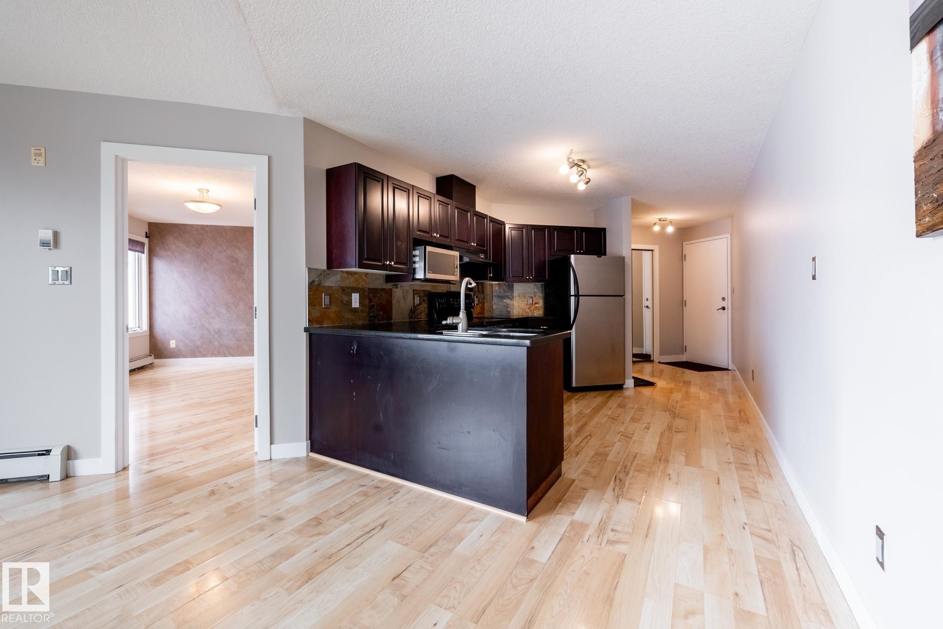 #304 9336 Jasper Av Nw, Edmonton, AB - Indoor Photo Showing Kitchen