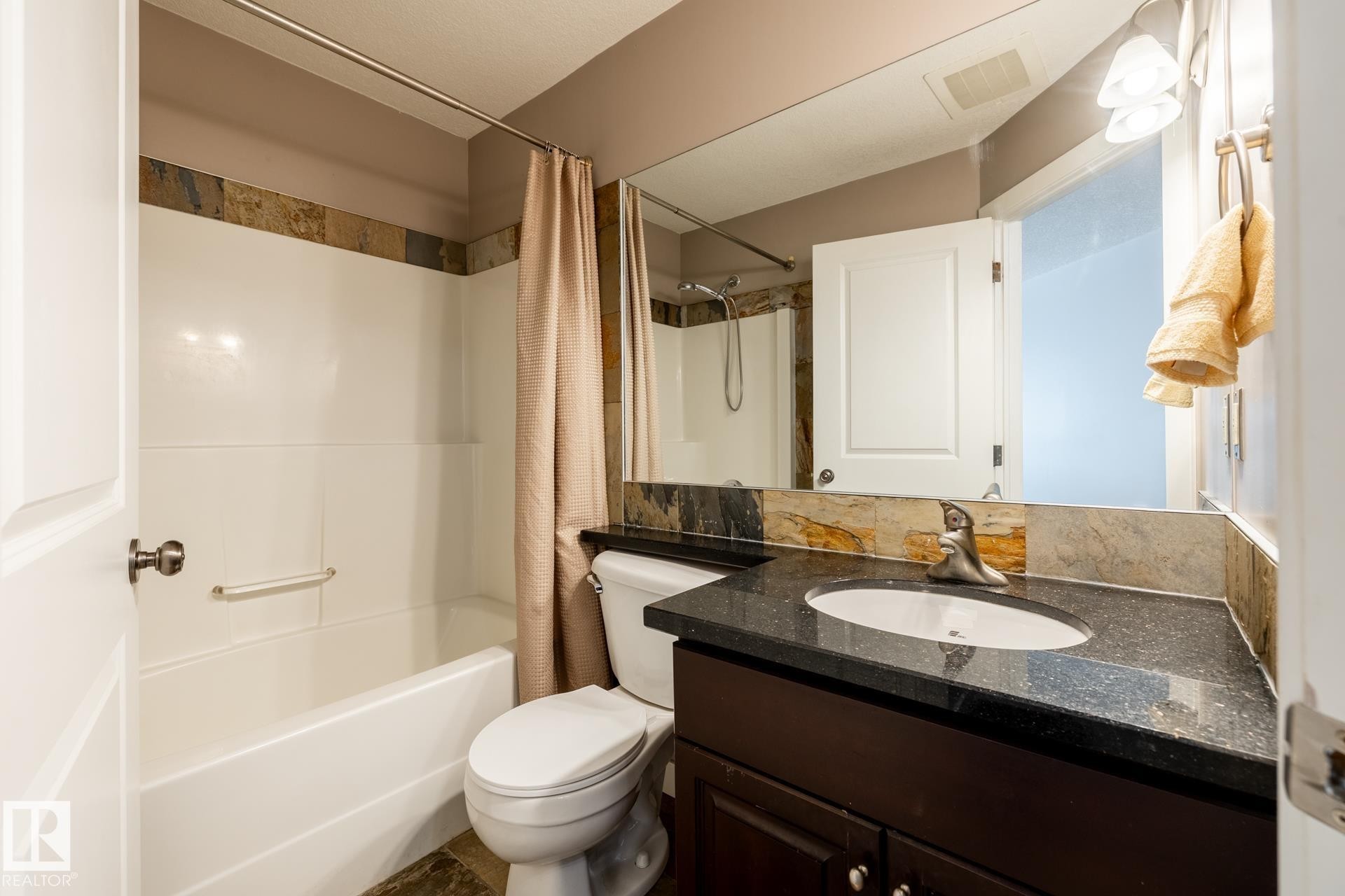#304 9336 Jasper Av Nw, Edmonton, AB - Indoor Photo Showing Bathroom