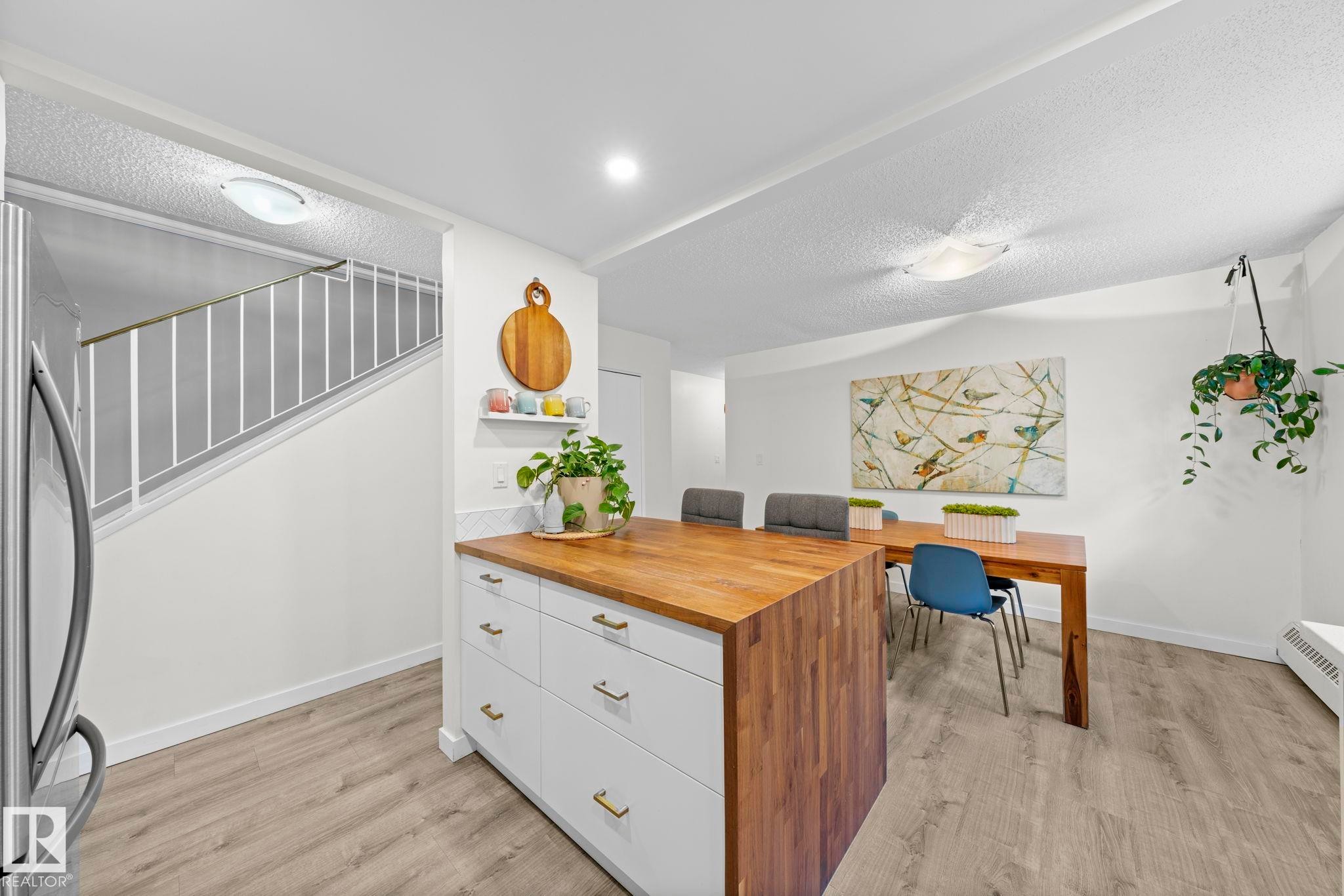 10518 84 Avenue Nw, Edmonton, AB - Indoor Photo Showing Other Room