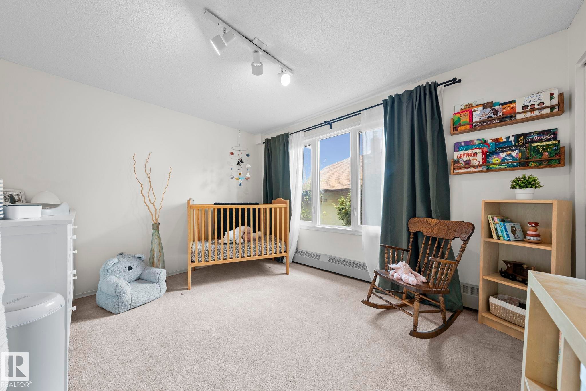 10518 84 Avenue Nw, Edmonton, AB - Indoor Photo Showing Bedroom