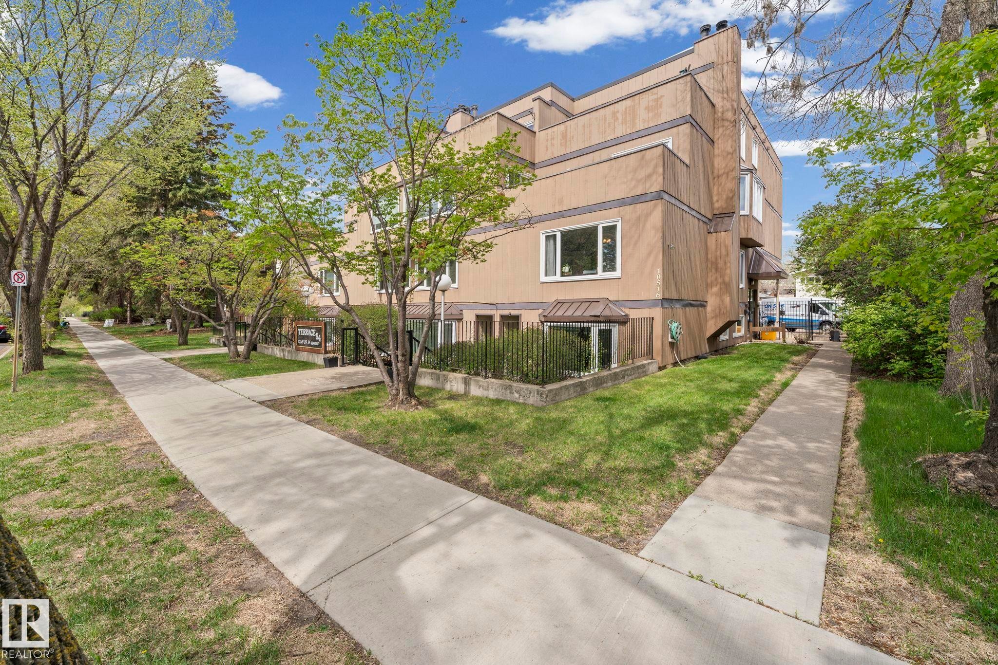 10518 84 Avenue Nw, Edmonton, AB - Outdoor