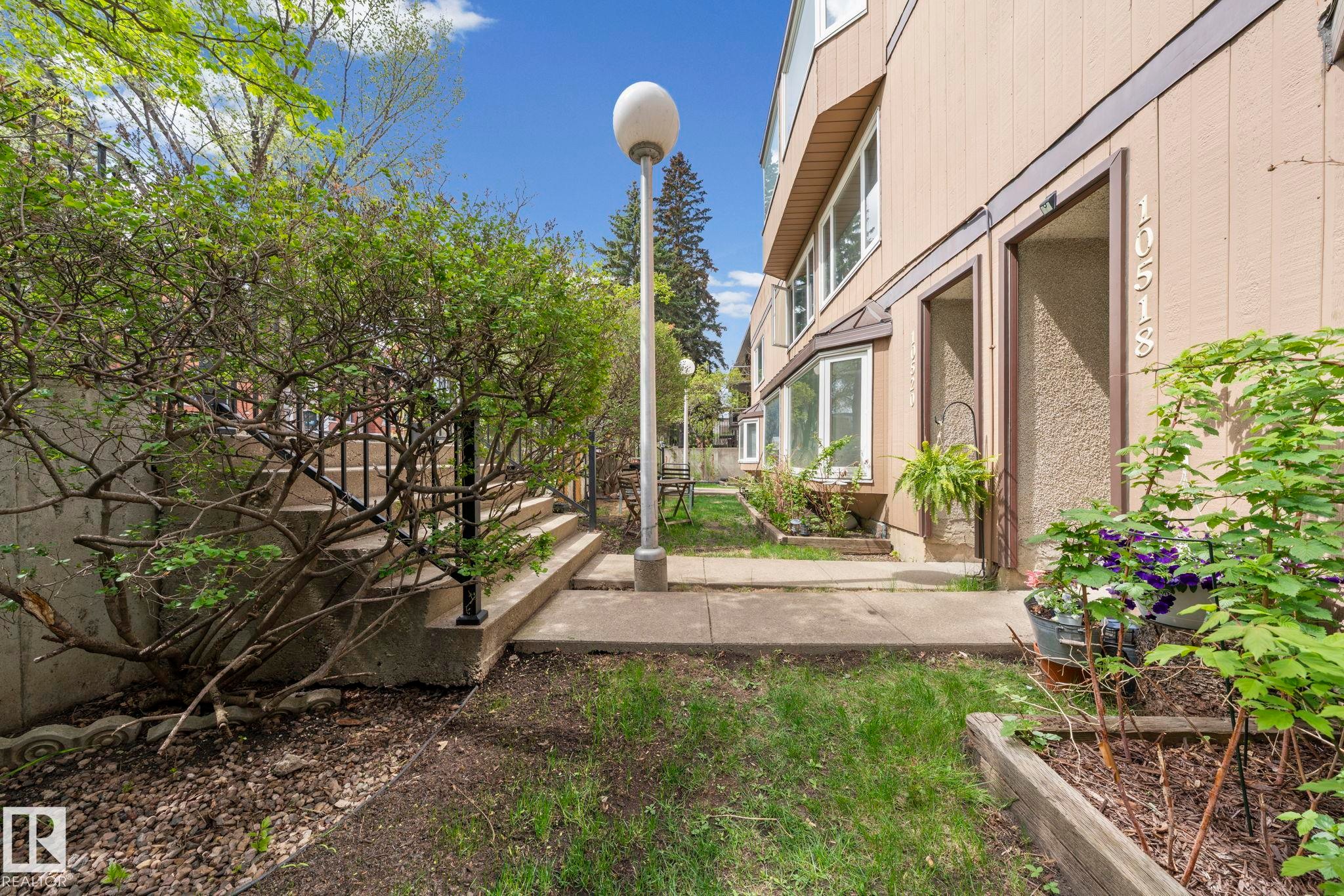 10518 84 Avenue Nw, Edmonton, AB - Outdoor