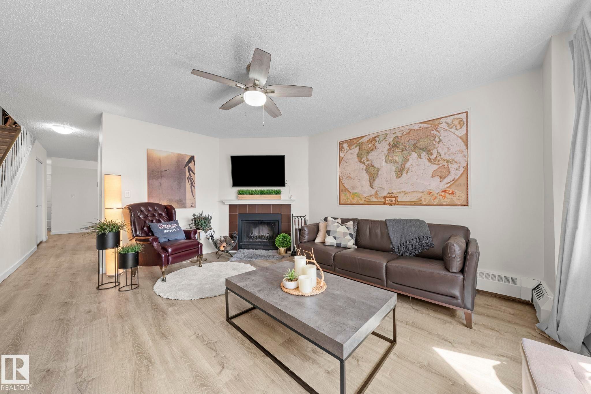 10518 84 Avenue Nw, Edmonton, AB - Indoor Photo Showing Living Room With Fireplace