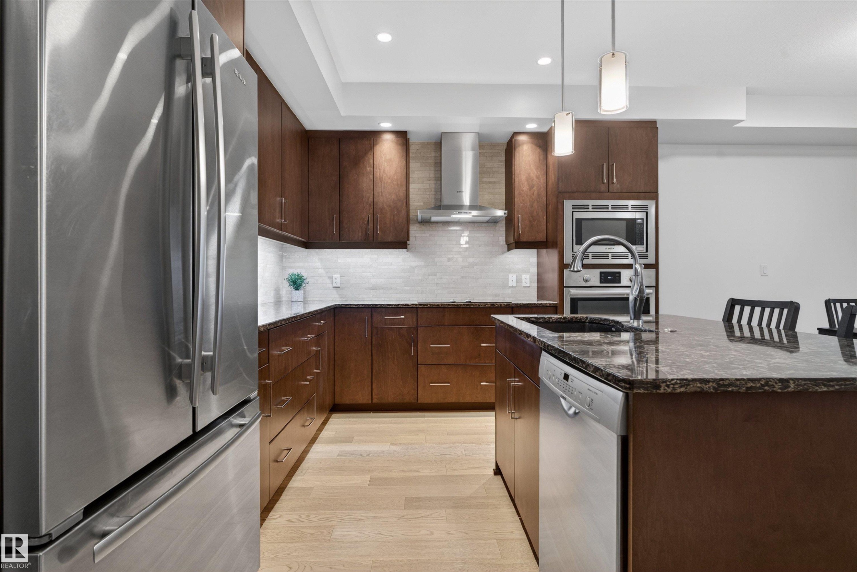 #514 200 Bellerose Dr, St. Albert, AB - Indoor Photo Showing Kitchen With Double Sink With Upgraded Kitchen