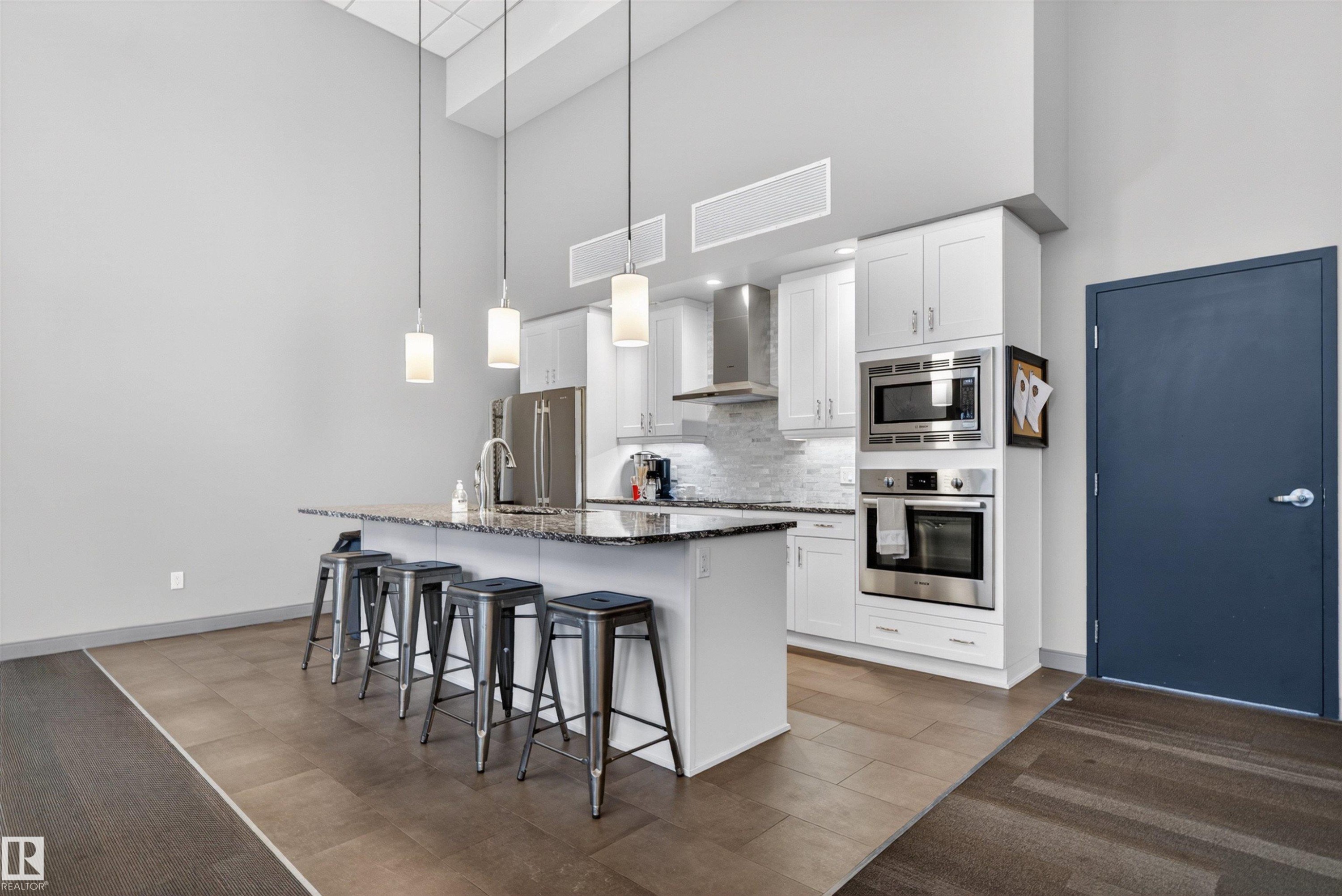 #514 200 Bellerose Dr, St. Albert, AB - Indoor Photo Showing Kitchen With Upgraded Kitchen