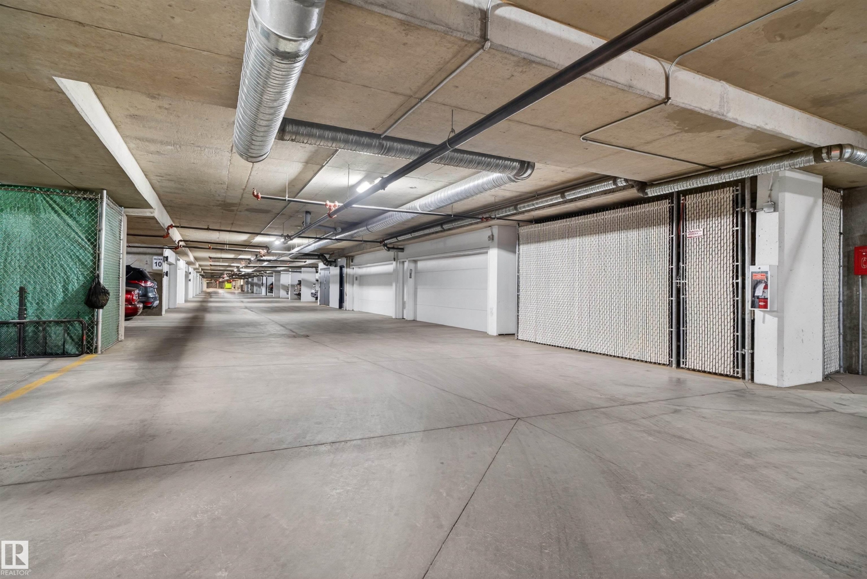 #514 200 Bellerose Dr, St. Albert, AB - Indoor Photo Showing Garage