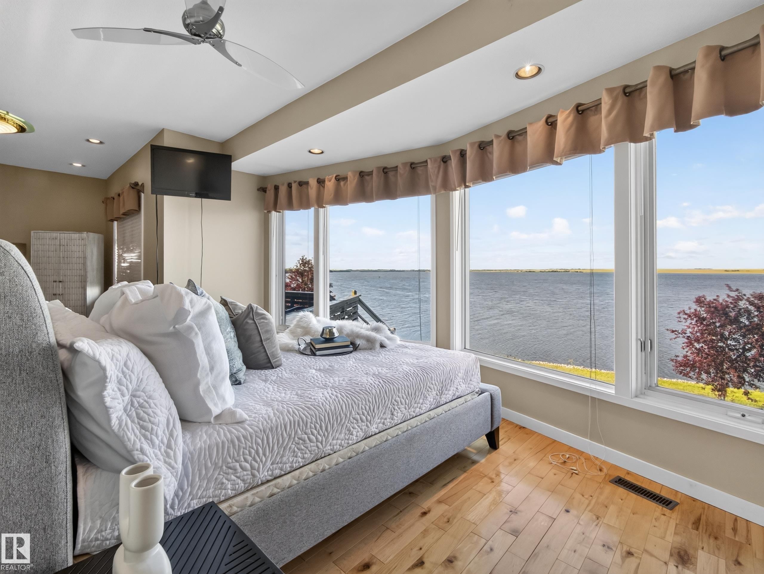 48208 Range Road, Rural Beaver County, AB - Indoor Photo Showing Bedroom