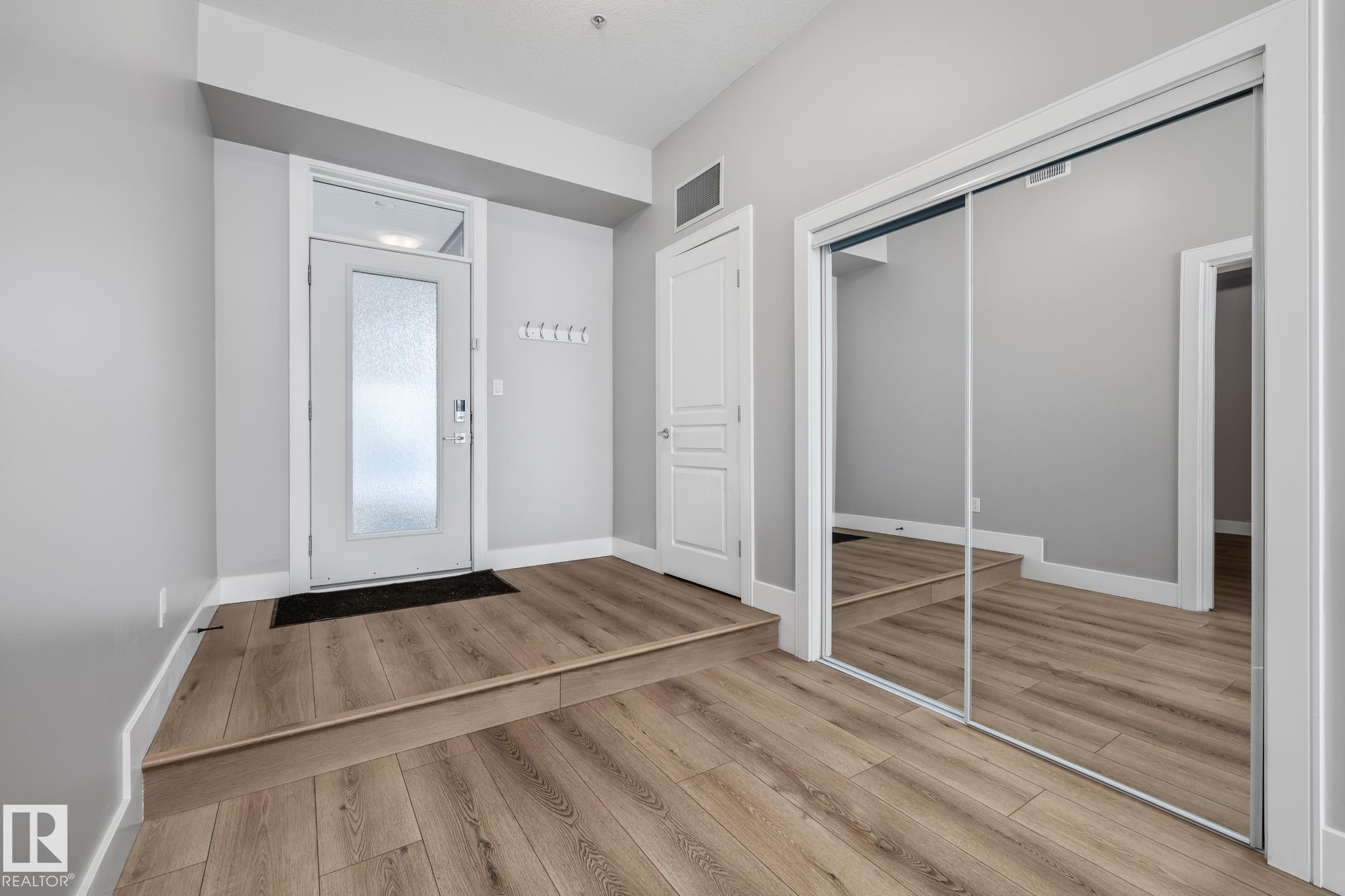 #114 10531 117 St Nw, Edmonton, AB - Indoor Photo Showing Other Room