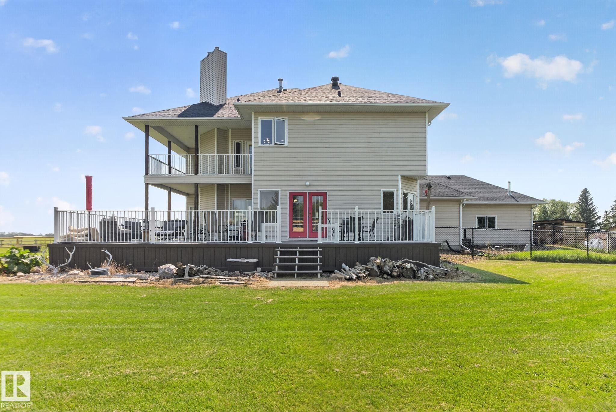 Expansive outdoor deck with white railing and steps - 50336 Range Road 280, Rural Leduc County, AB - Outdoor