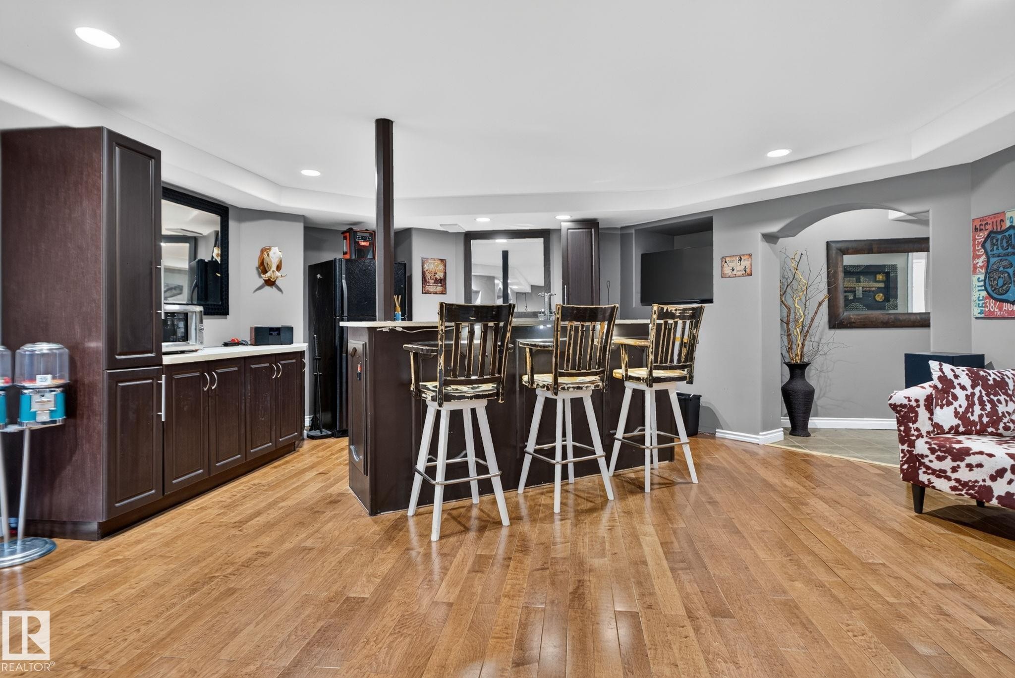 Entertainment area featuring wood-finish flooring, a built-in bar with dark cabinetry, a white countertop, and recessed lighting - 50336 Range Road 280, Rural Leduc County, AB - Indoor