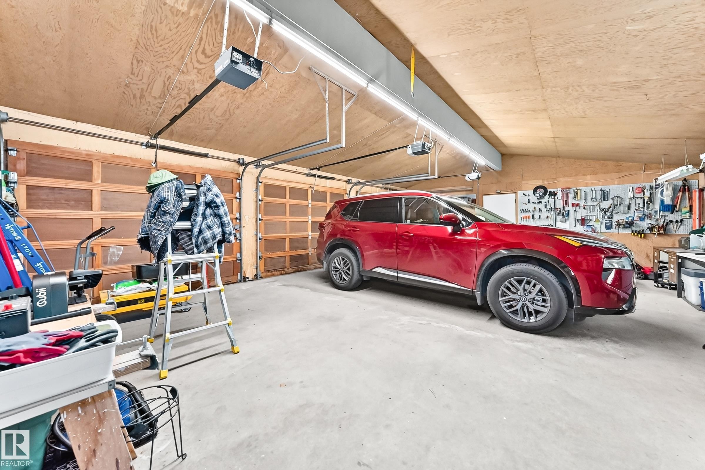 #24 25507 Twp Road 512 A, Rural Parkland County, AB - Indoor Photo Showing Garage