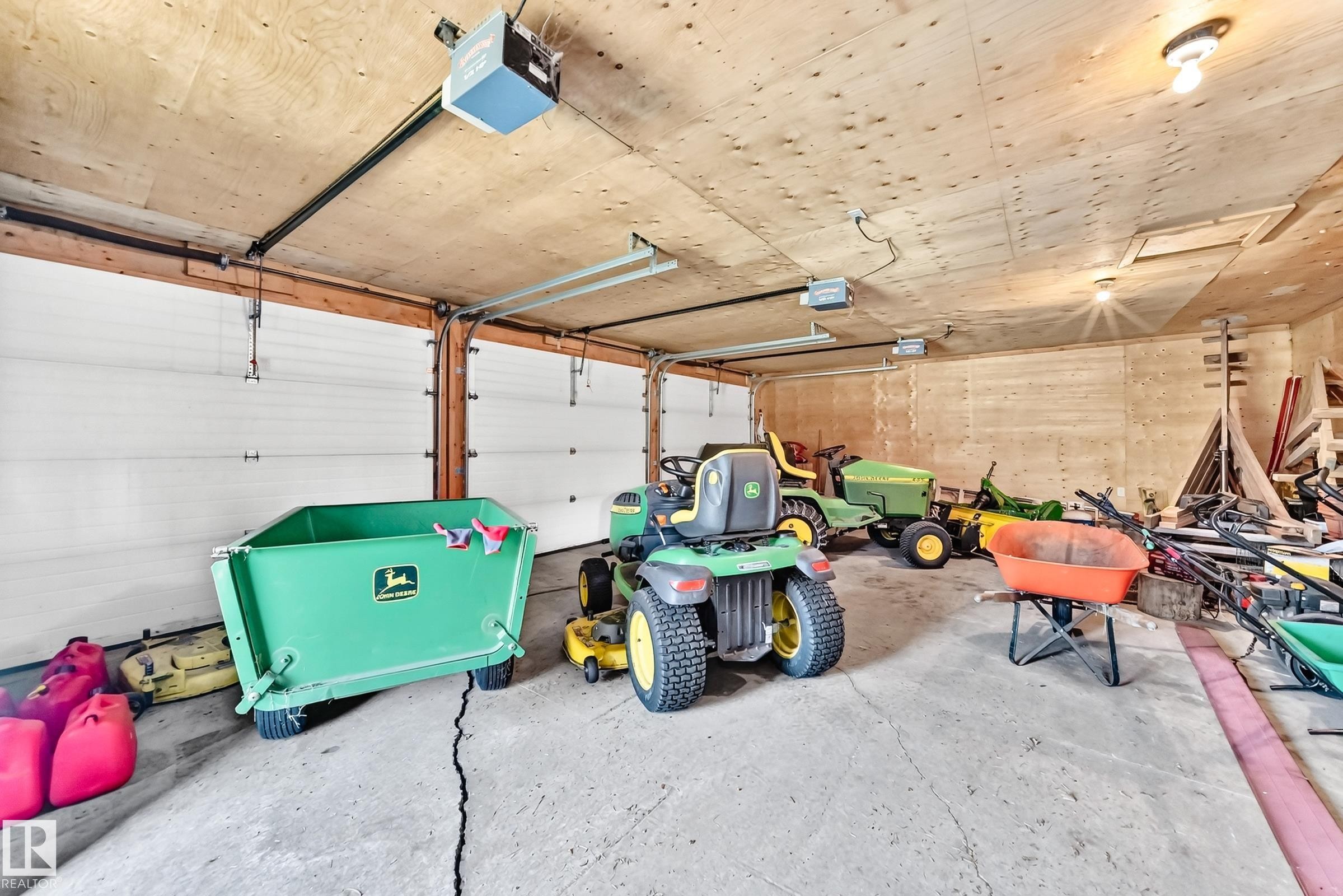 #24 25507 Twp Road 512 A, Rural Parkland County, AB - Indoor Photo Showing Garage