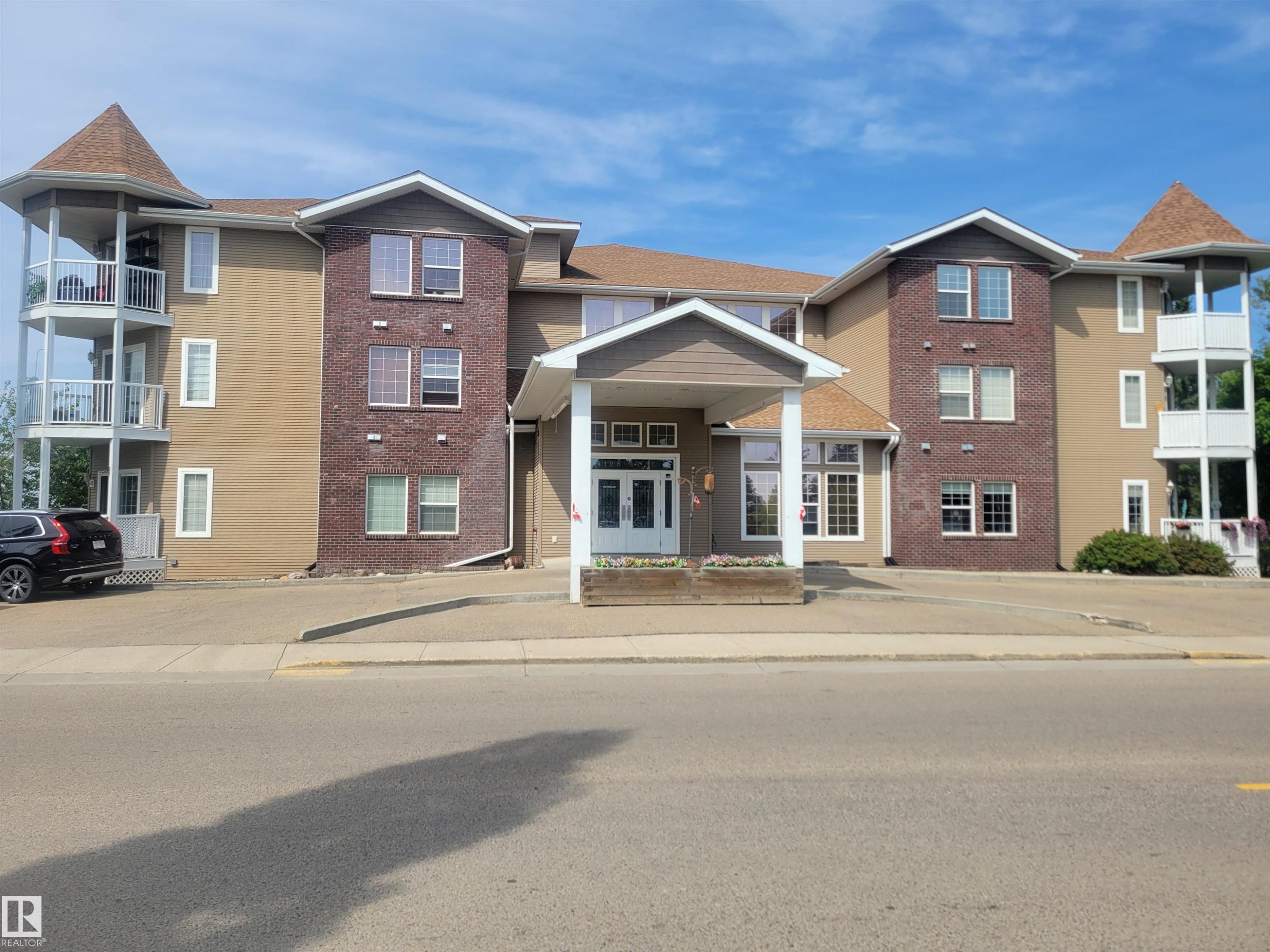 #106 4128 47 St, Drayton Valley, AB - Outdoor With Balcony With Facade