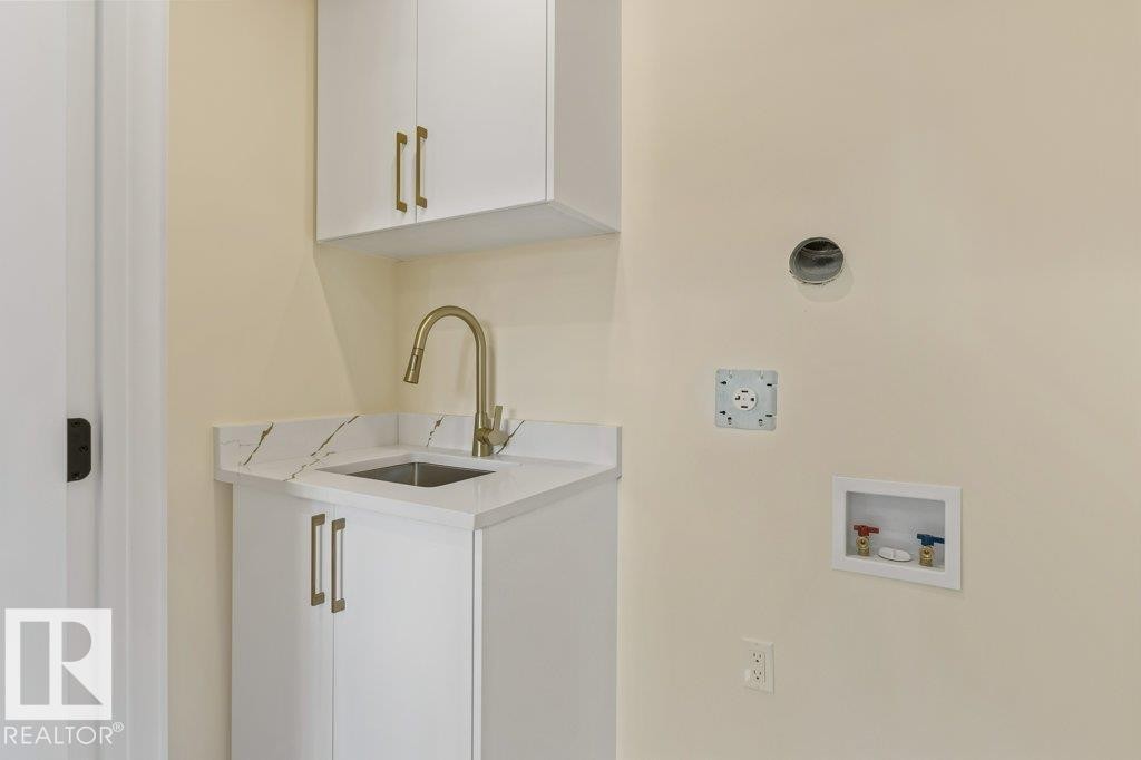 Laundry room - 10323 79 Street Nw, Edmonton, AB - Indoor Photo Showing Laundry Room