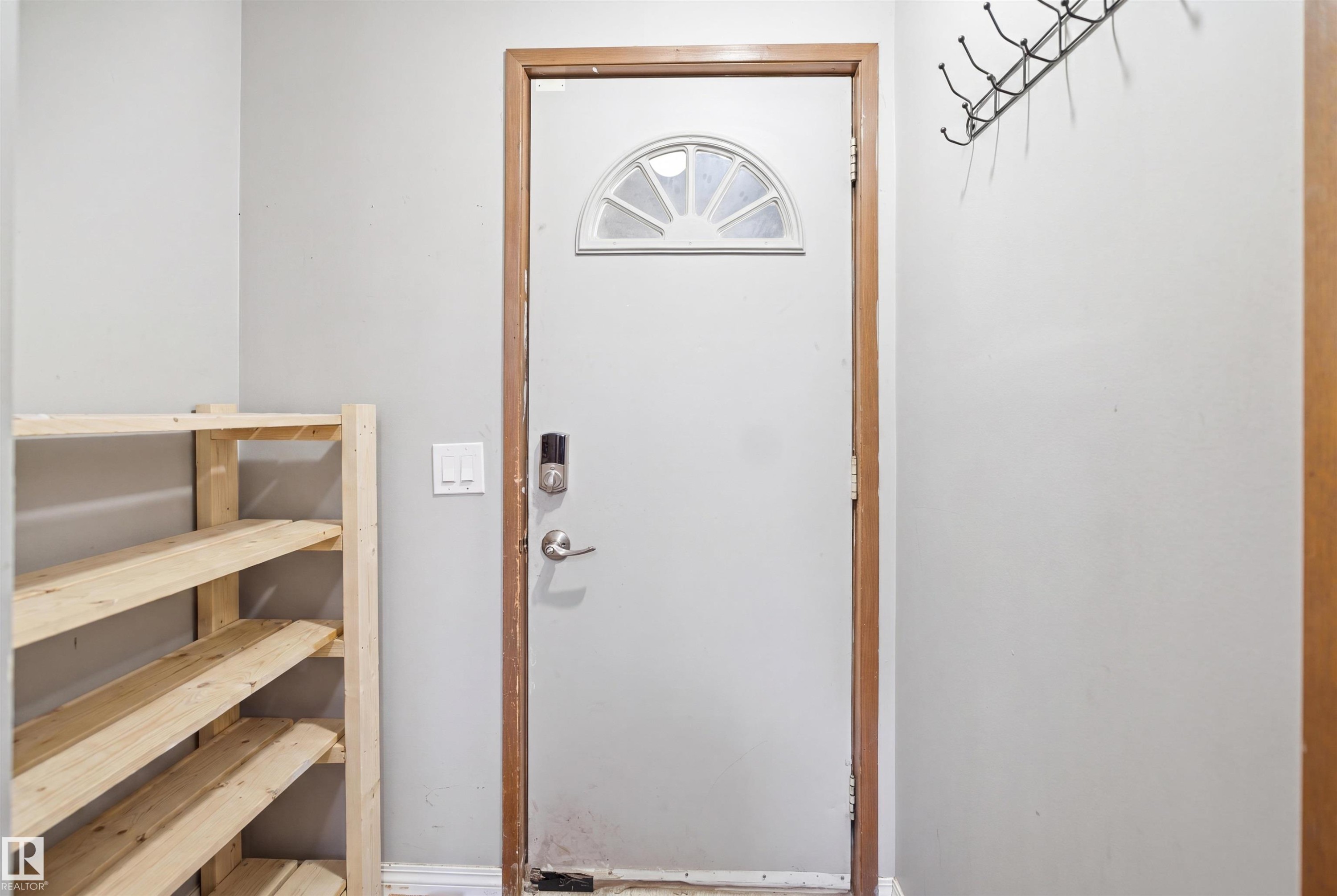2107 40 Street Nw, Edmonton, AB - Indoor Photo Showing Other Room
